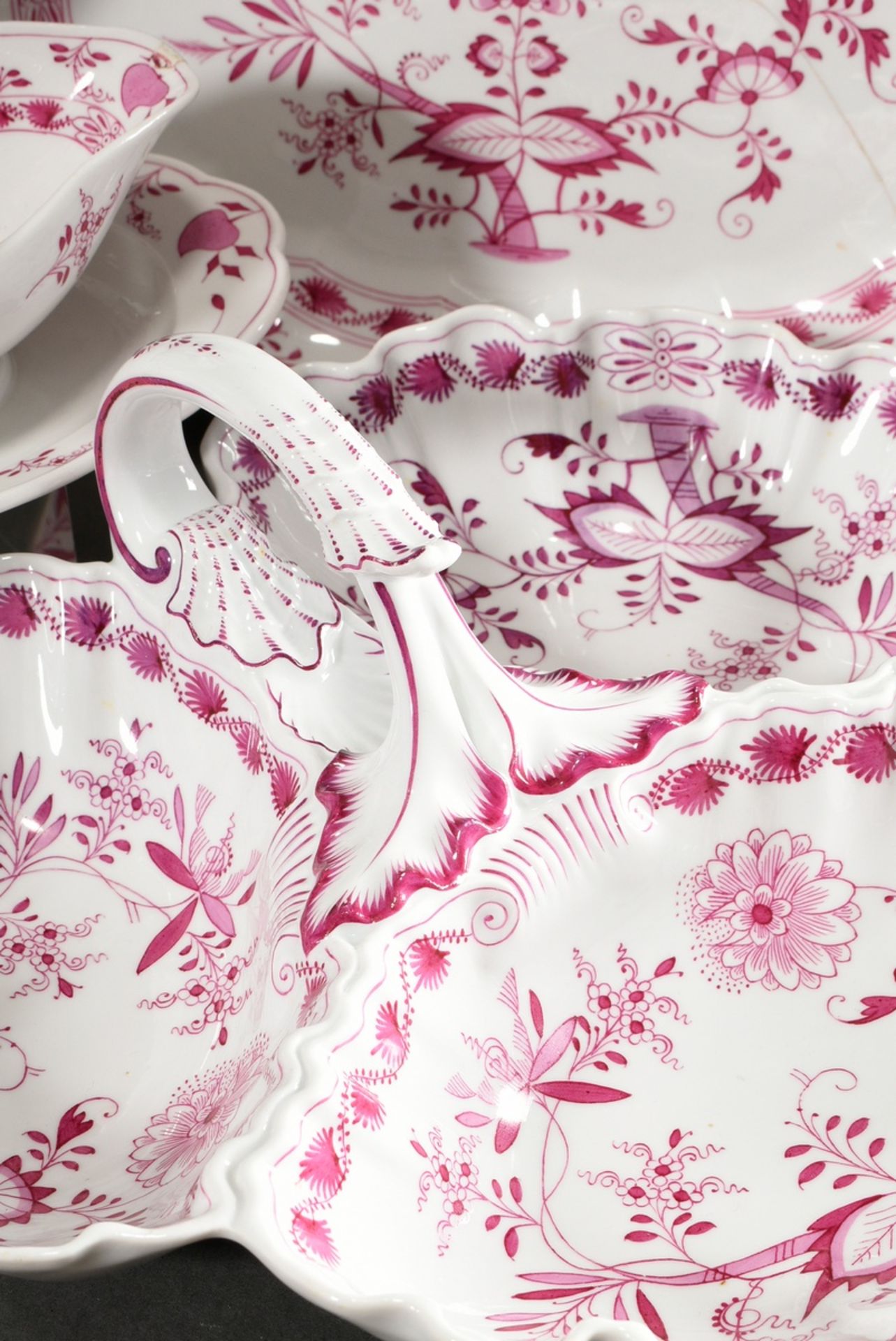 65 Pieces rare Meissen dinner service "Zwiebelmuster Pink", custom made around 1900, consisting of: - Image 12 of 27