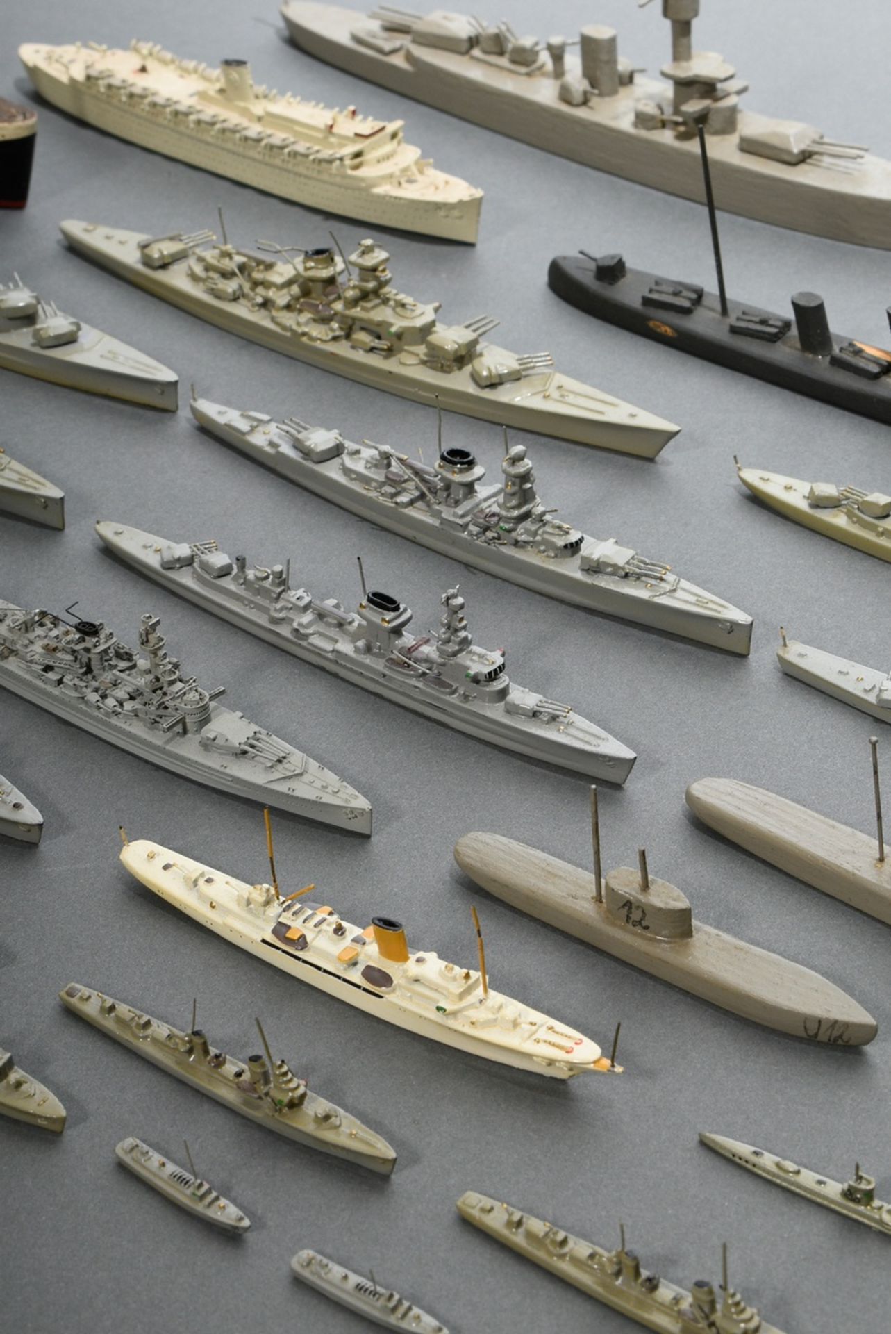 66 Wiking-Schiffsmodelle, z.T. in Originalschachtel, bestehend aus: 15 Modellboote (3x "Gneisenau S - Bild 5 aus 19
