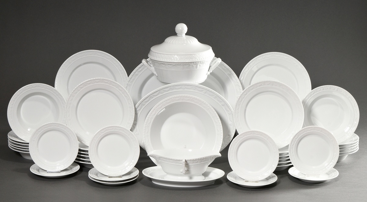 53 Pieces KPM dinner service "Kurland white" with relief border, consisting of: 14 dinner plates (Ø