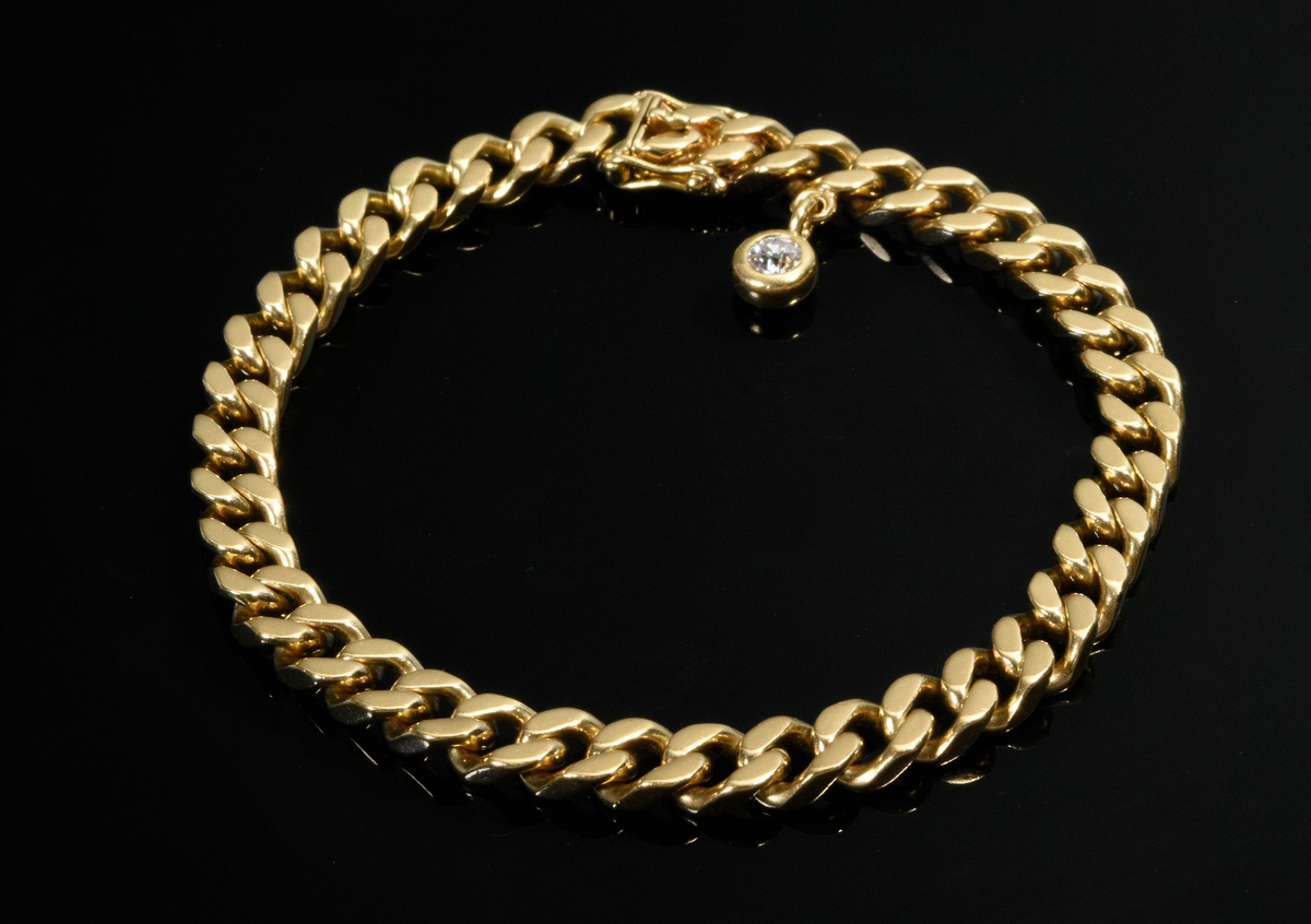 Heavy yellow gold 750 flat curb bracelet with old-cut diamond pendant (approx. 0.23ct/S2/TCR), 32.7