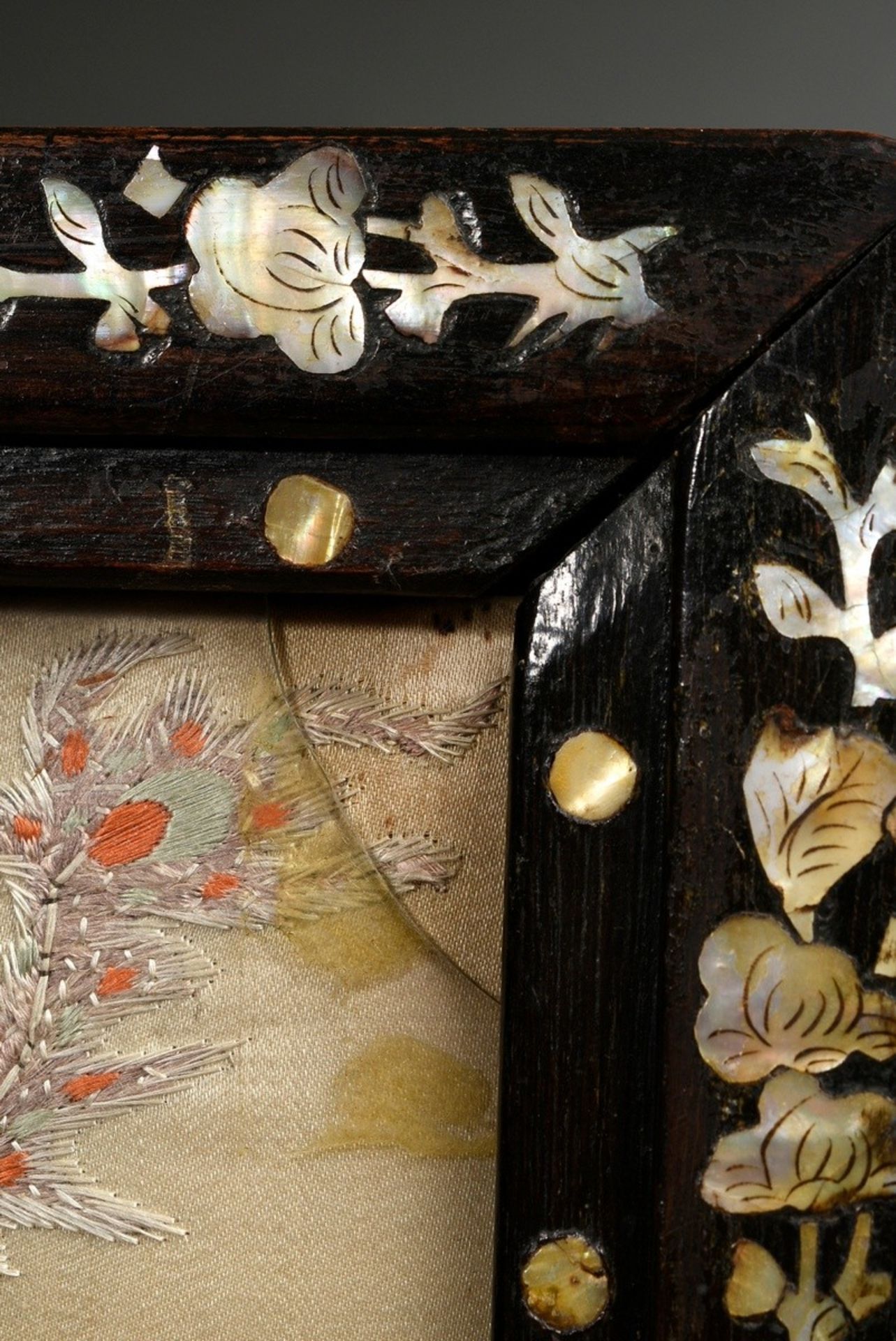 Pair of silk flat embroideries "Peacocks" and "Phoenixes" in mother-of-pearl covered blackwood fram - Image 8 of 9
