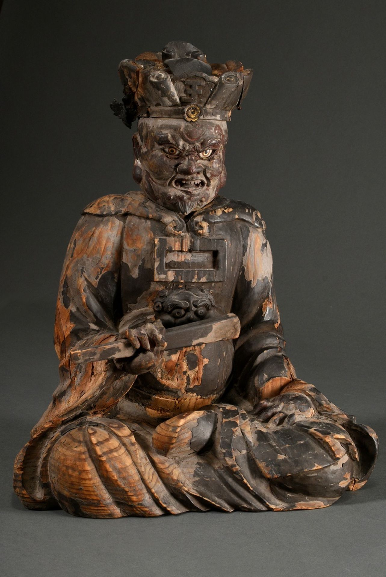 Höllenfürst "Emma-O" im Stil der Kamakura-Zeit, Japan 16./17.Jh., Holz geschnitzt mit Resten von La