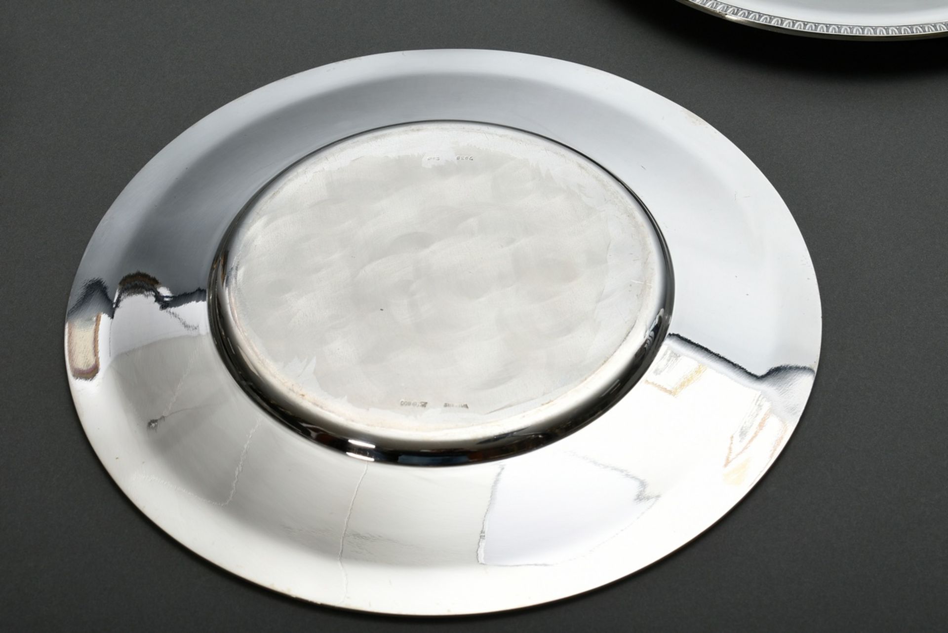 11 Pieces of silverware with classic leaf rim, consisting of: 10 Wilkens place plates (Ø 28cm, silv - Image 3 of 8