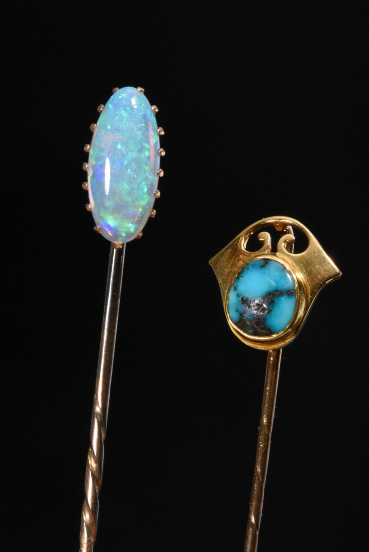 2 Various yellow gold tie pins: 1 yellow gold 625 Art Nouveau pin with turquoise (Ø 11.3mm, 1.5g) a