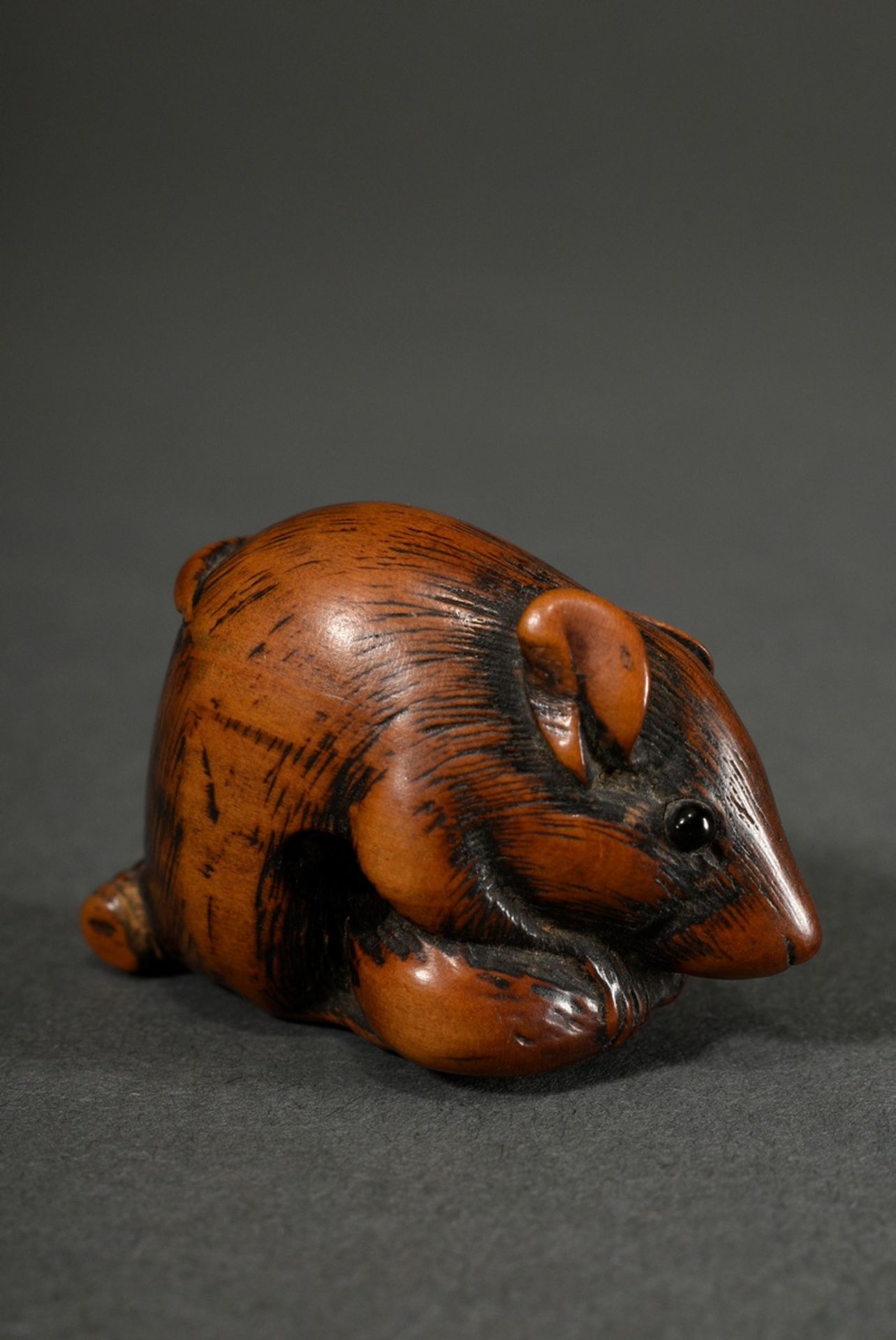 Boxwood netsuke "Rat with chestnut", inlaid horn eyes, beautiful patina, Japan, h. 2.9cm, old broke - Image 3 of 6