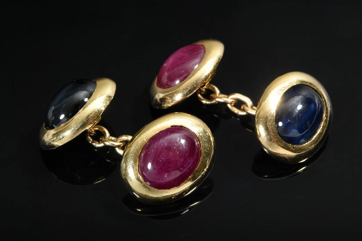 Classic pair of yellow gold 750 cufflinks with chain links and ruby and sapphire cabochons, goldsmi