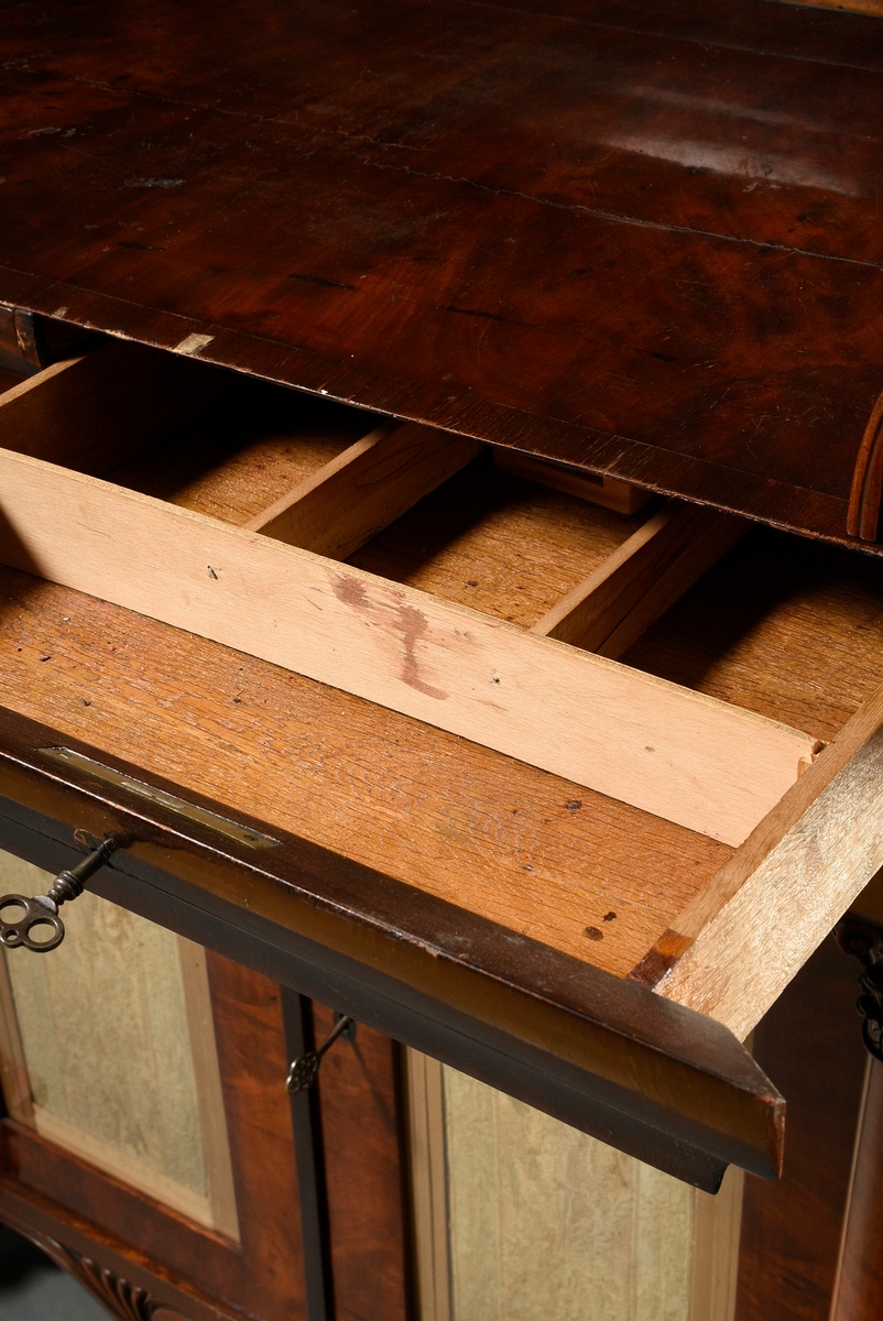 Half-height Biedermeier display cabinet with shelf attachment and full side columns, shell and fan  - Image 7 of 12