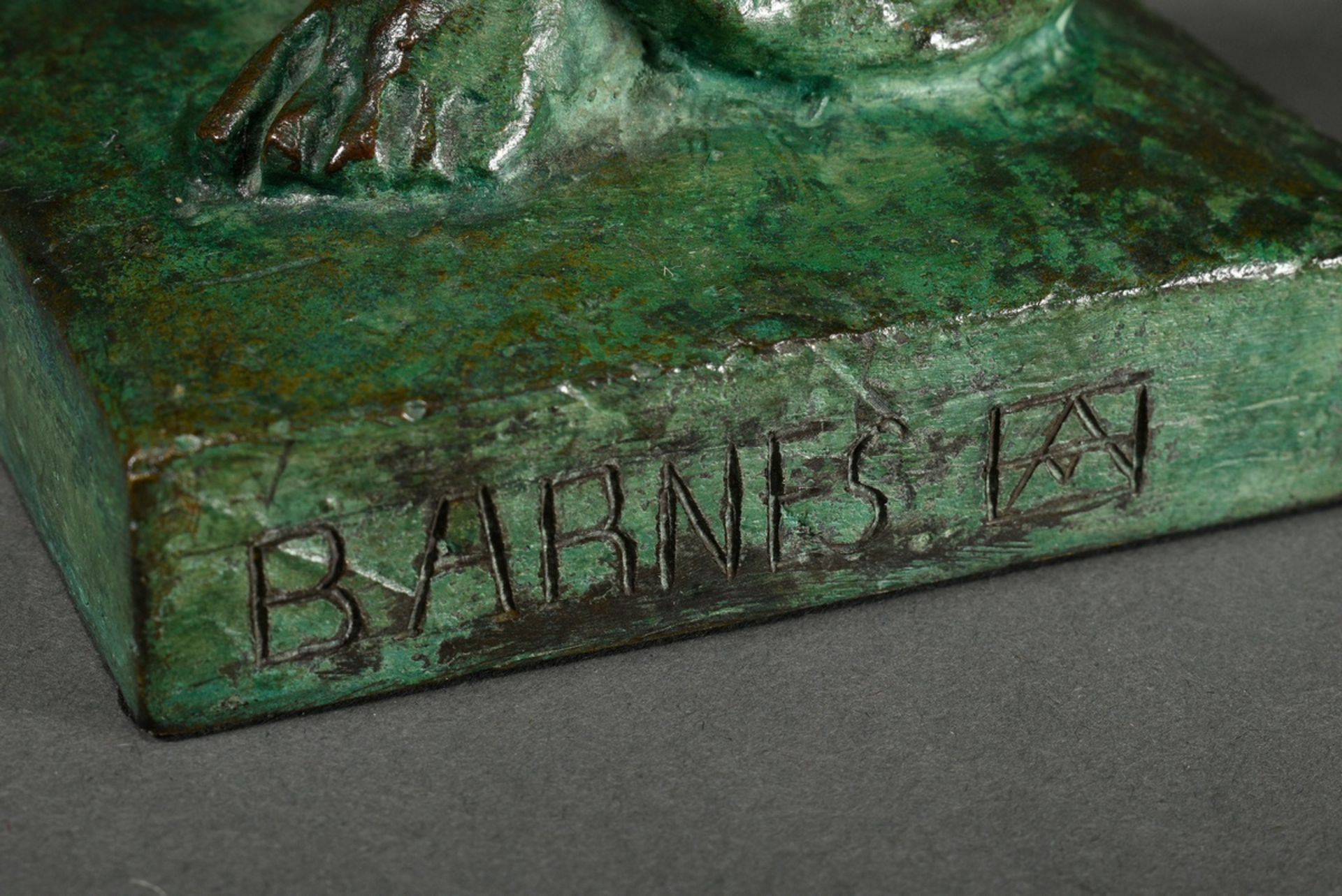Heiligenfigur "Muttergottes mit Kind", Bronze grün patiniert, Sockel sign. Barnes (?), 20.Jh., H. 4 - Bild 7 aus 7