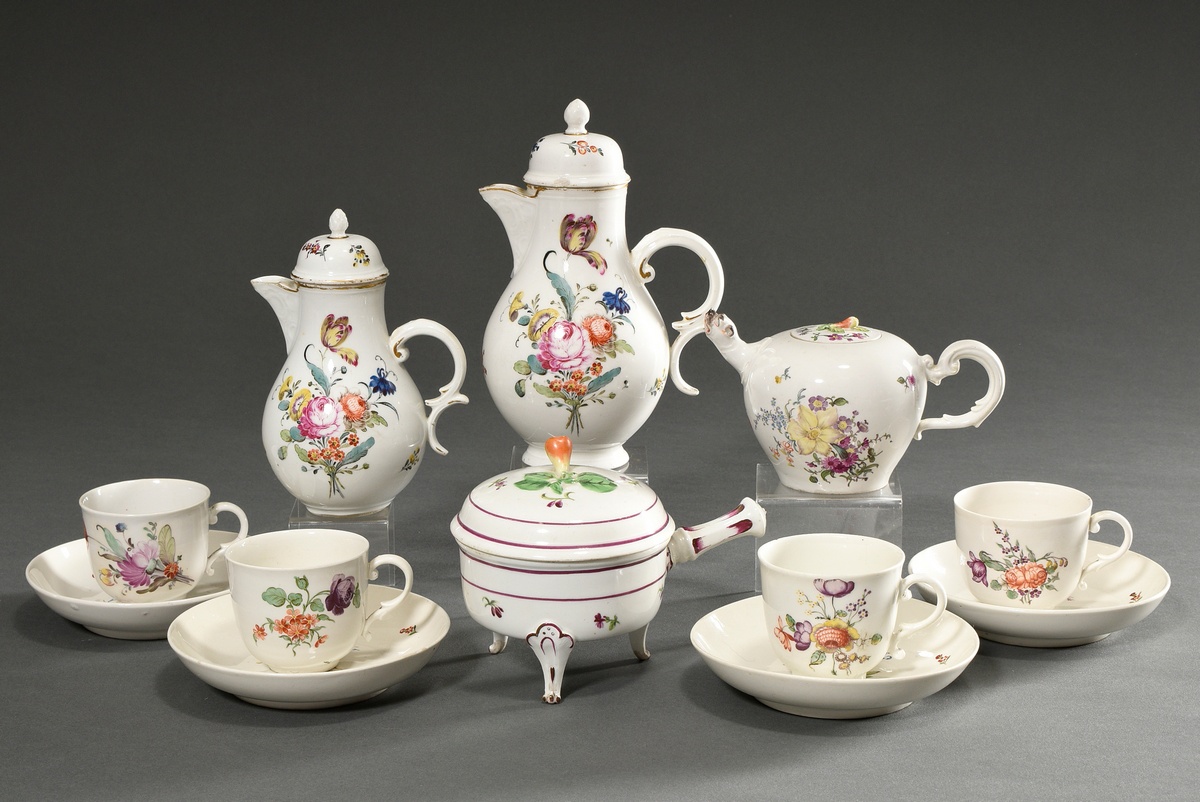 8 Various early porcelain pieces with fine polychrome flower painting, 1st half 18th c., consisting