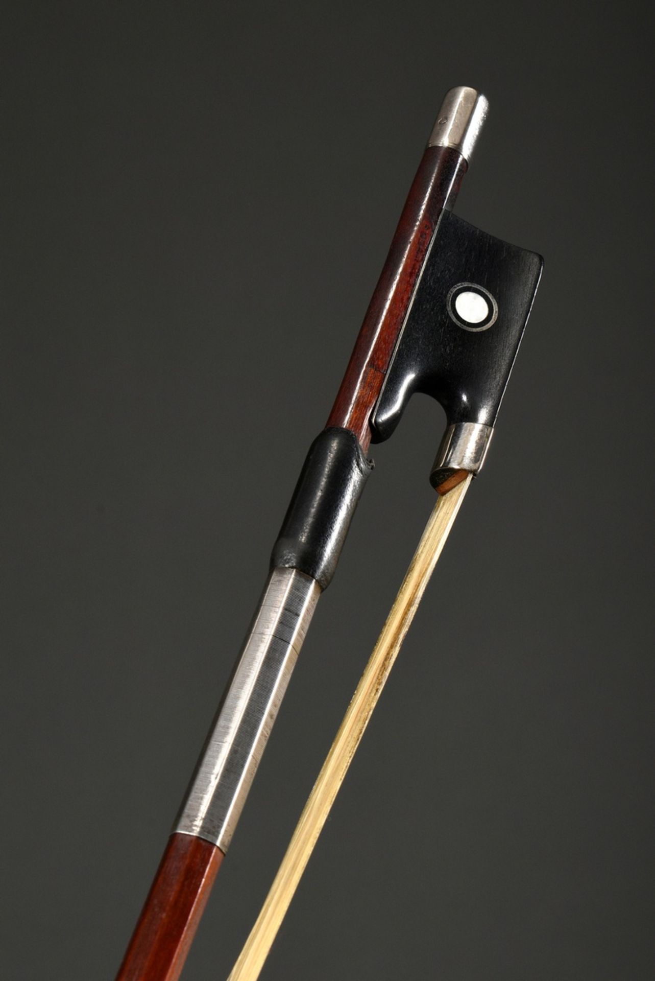 Master violin bow, Saxony 20th century, probably Pfretzschner, octagonal pernambuco stick, silver m