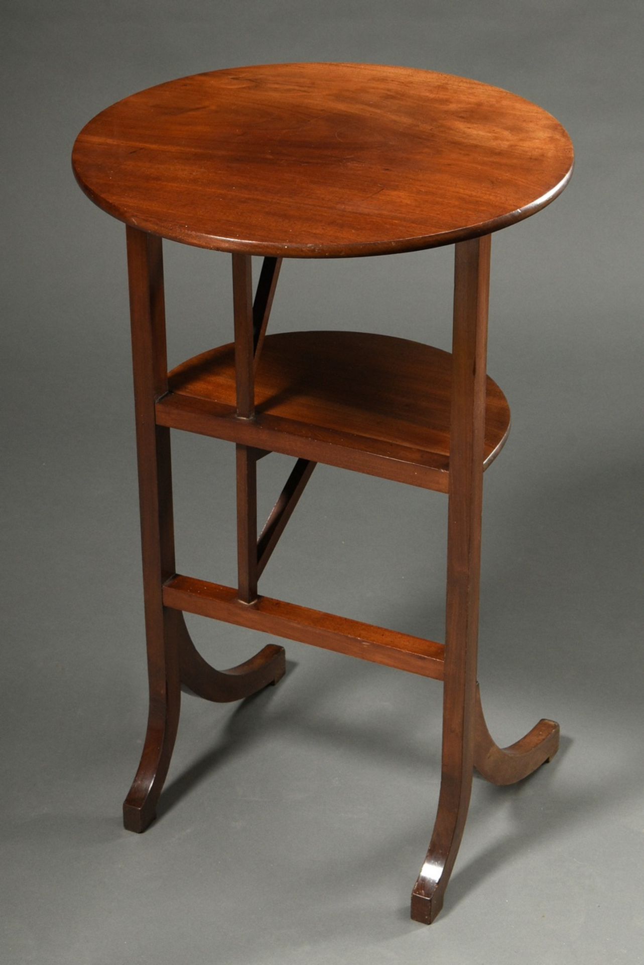 Small mahogany side table with folding tops, around 1900, h. 76cm, Ø 55.5cm, water stain - Image 3 of 4