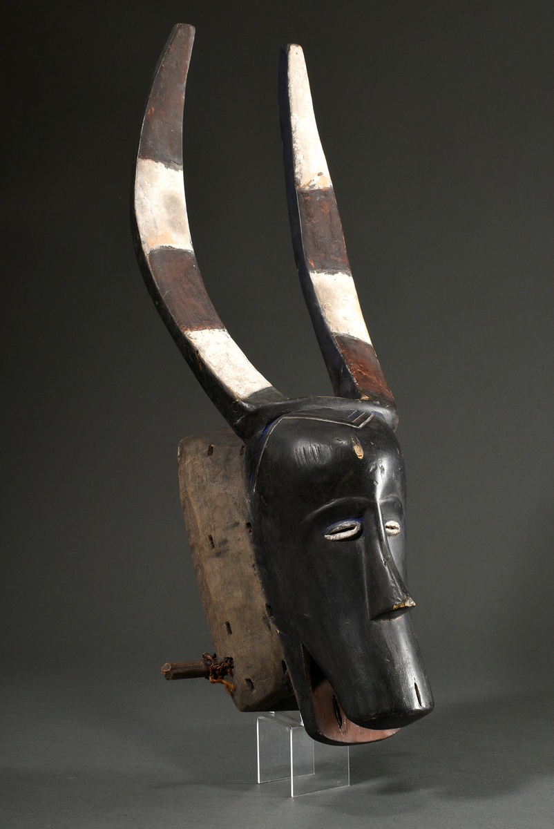 Guro buffalo mask, "Glo" or "Zewe" mask, West Africa/ Ivory Coast, 1st half 20th c., wood, traces o - Image 4 of 14