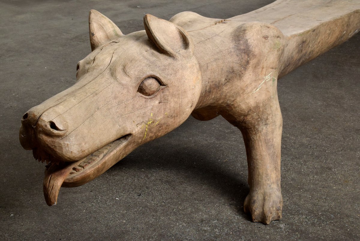 Indonesian chief's bench "Dog", carved from a trunk, Indonesia beginning of the 20th century, 350x4 - Image 3 of 16