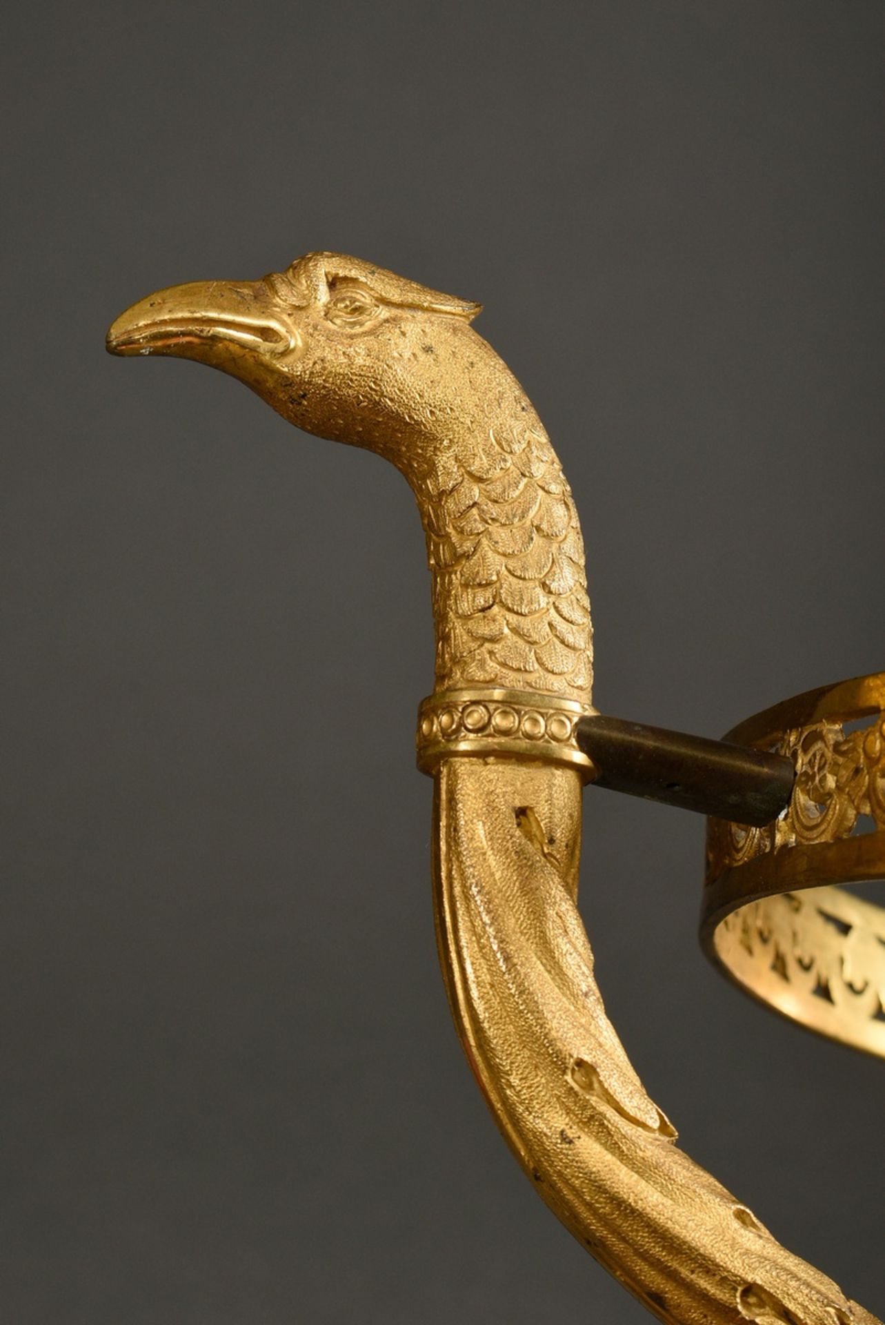 Empire Aufsatz mit feuervergoldetem Bronze Gestell aus 3 Adlerköpfen und -fängen auf Kugeln sowie d - Bild 10 aus 13