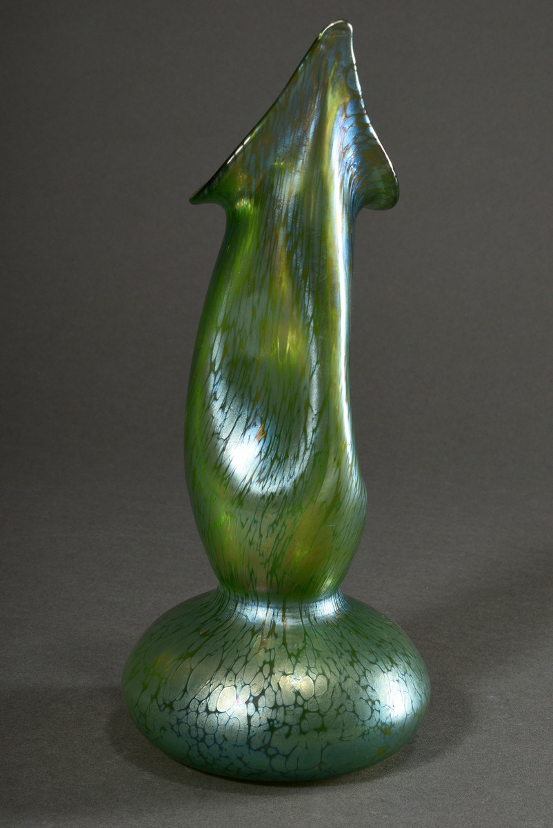 Loetz Wwe. vase on high stem over round foot with green-blue iridescent "Crete Pampas" decor, h. 32 - Image 2 of 4