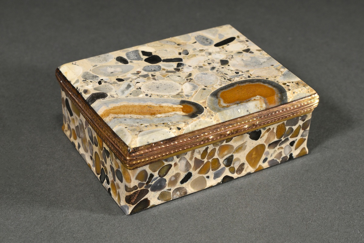 Rectangular puddingstone tabatiere with chiselled doublé mounting, approx. 1780/1800, 3.2x8.1x6.4cm