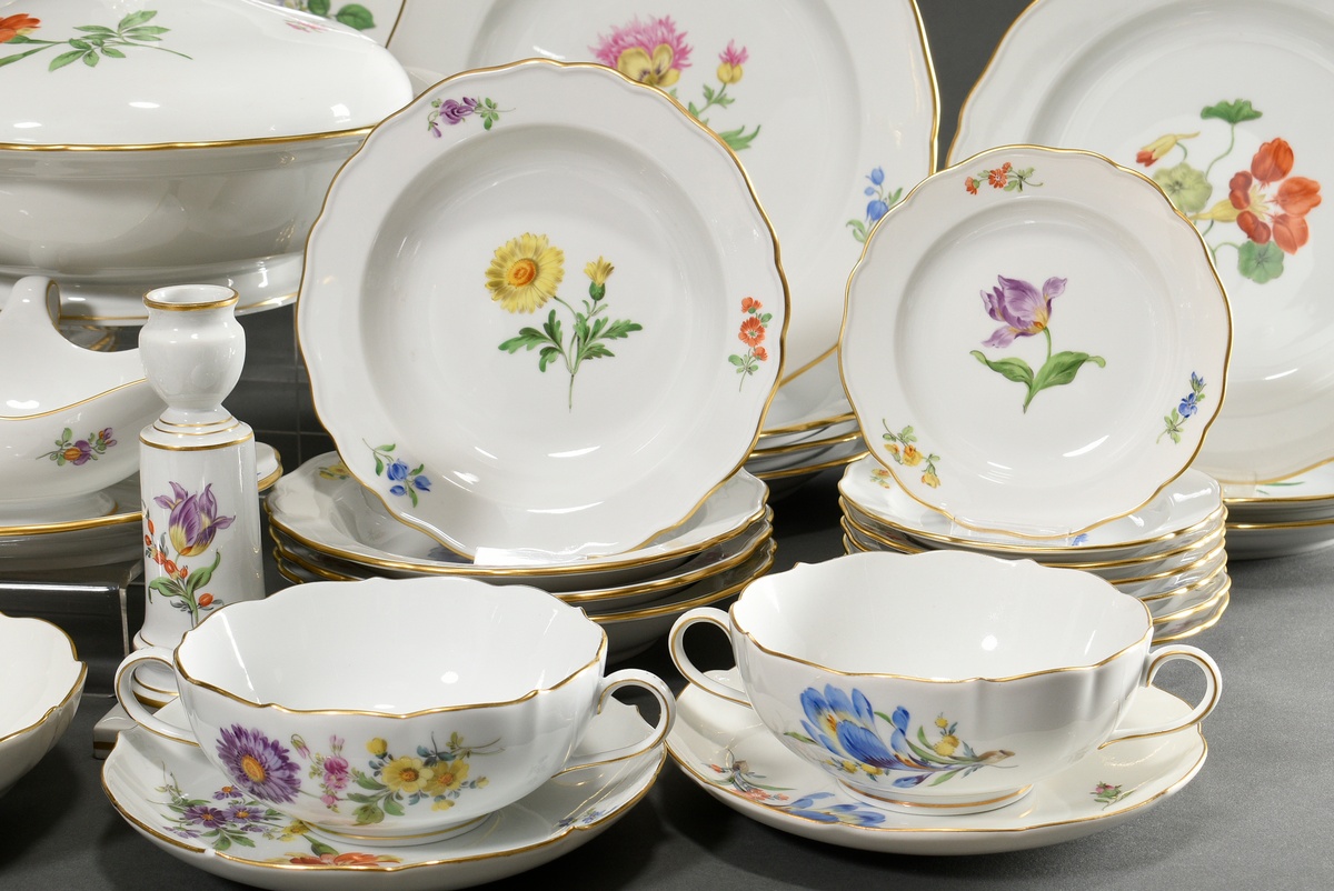 46 Pieces Meissen complementary service "Deutsche Blume", after 1950, consisting of: 1 lidded turee - Image 3 of 10
