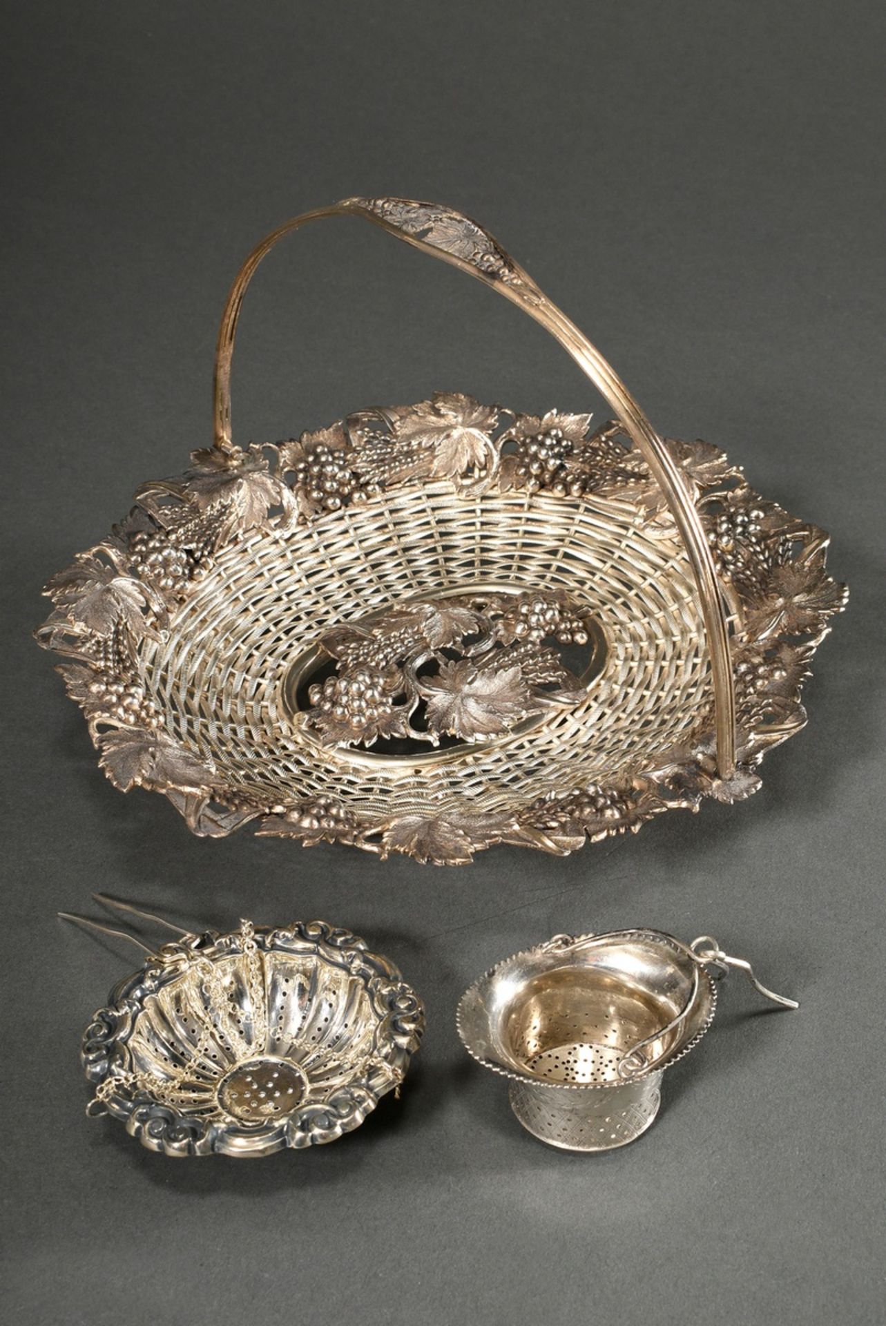 3 Various pieces of silver-plated Biedermeier pastry basket (21x19.5cm) and 2 tea strainers for han