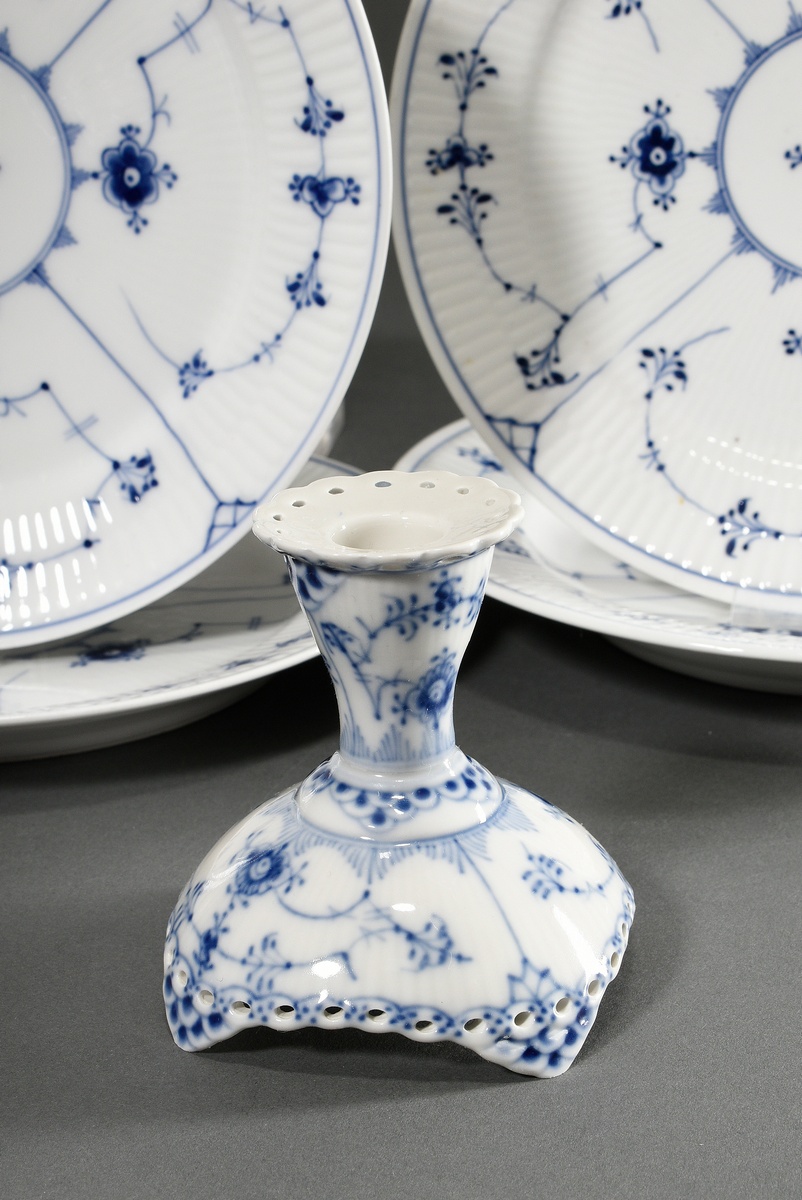 7 Various pieces Royal Copenhagen "Musselmalet": 3 flat plates (183, Ø 24cm), 3 deep plates (175, Ø - Image 3 of 5