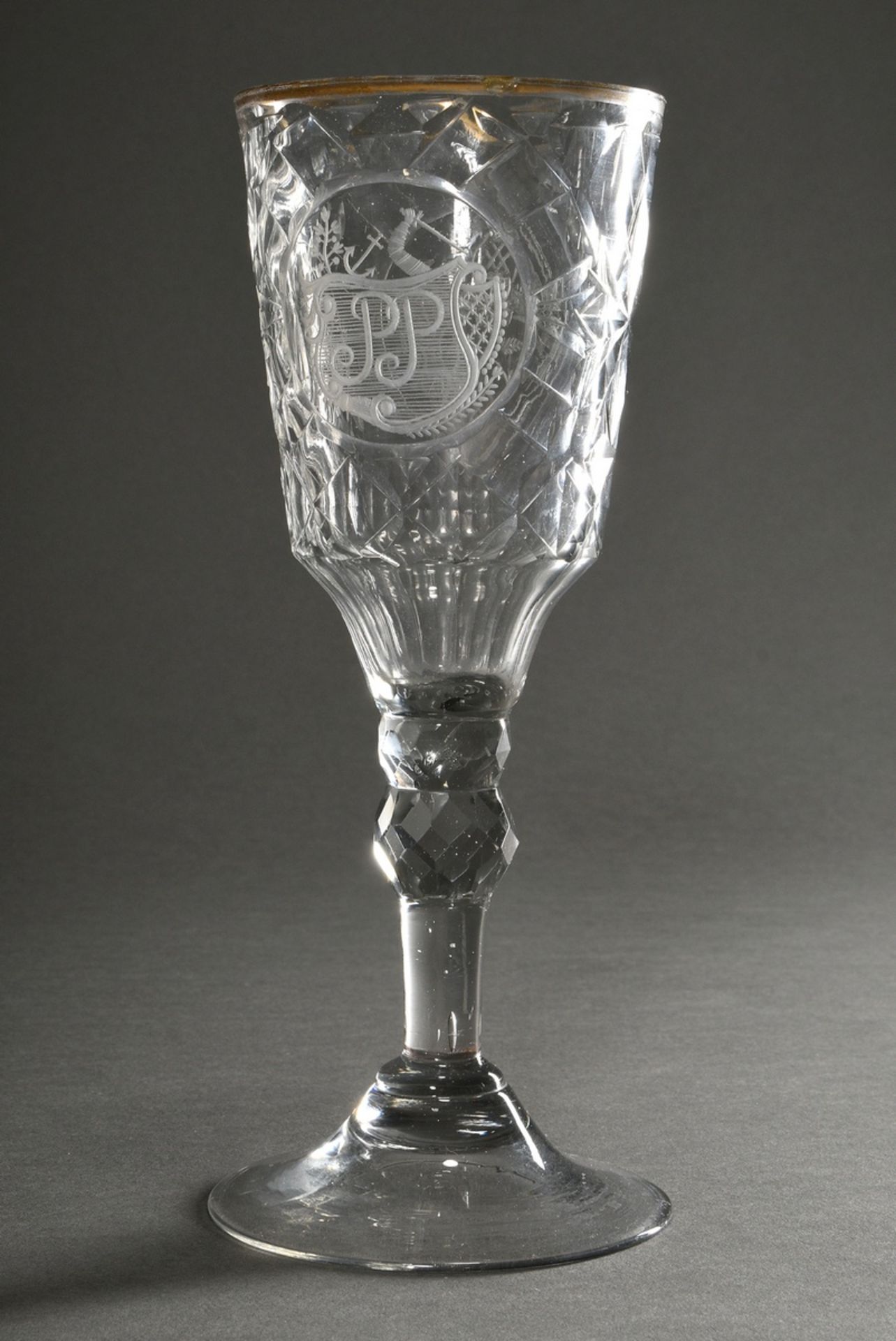 Großer Barock Glas Pokal mit facettiertem Schaft und Goldrand sowie eingeschliffenem Wappen "Gekreu - Bild 2 aus 6