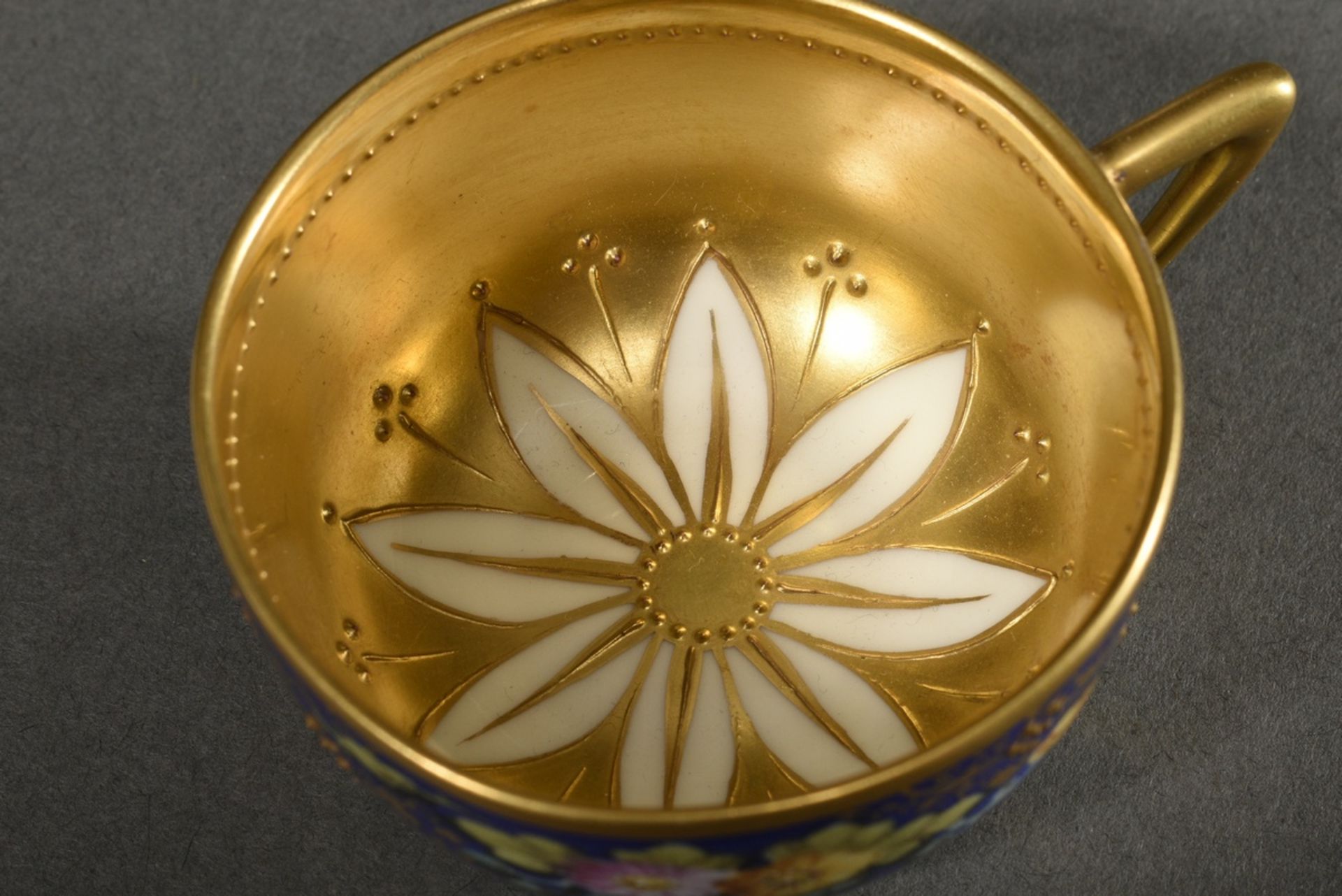 Magnificent demitasse cups/saucers with polychrome floral painting and pastose gold decoration on a - Image 3 of 5