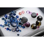 Mixed lot of various unmounted corundums: blue sapphires (together approx. 13.35ct), rubies (togeth