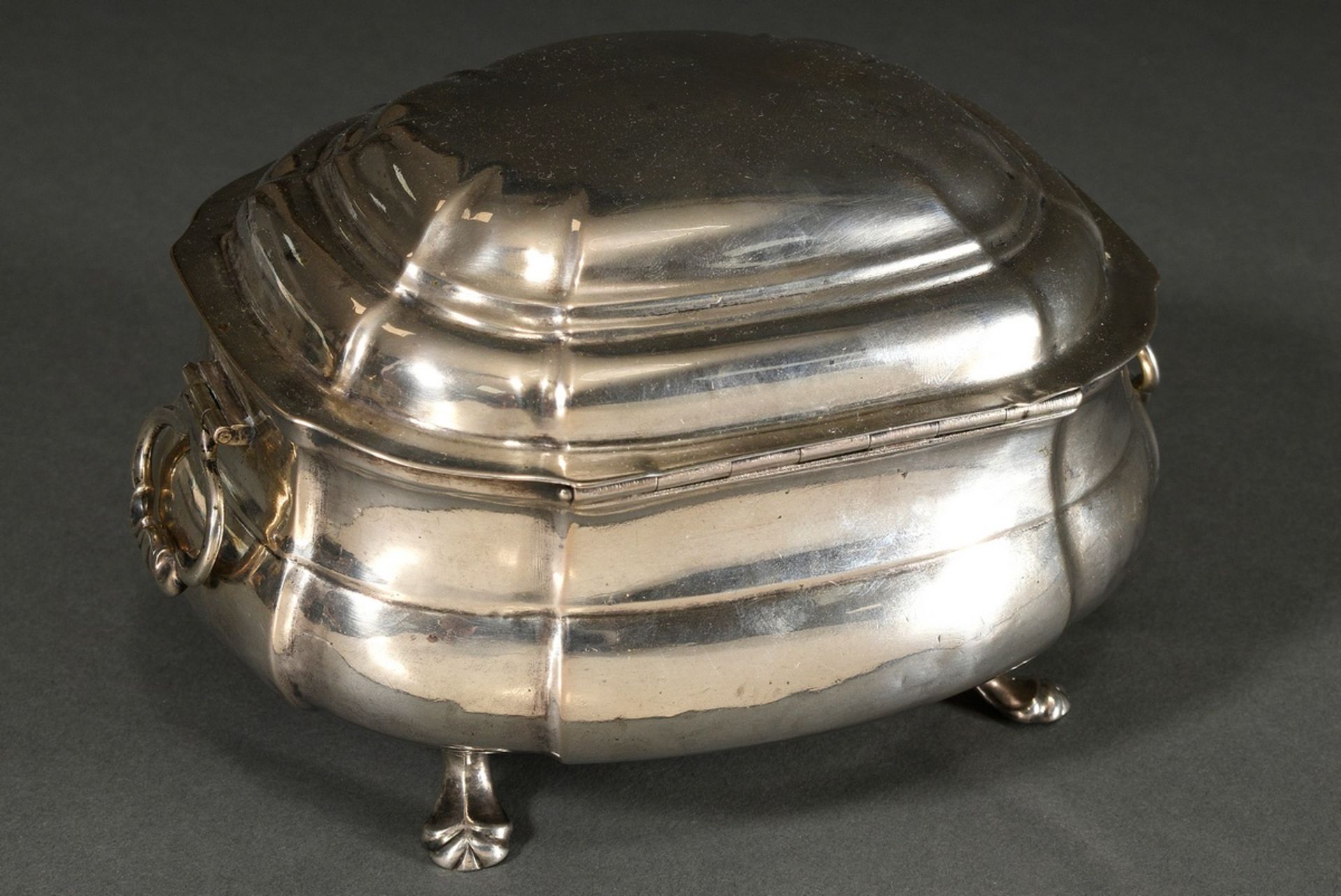 Baroque sugar bowl with oval cambered body and four curved feet, domed lid and wall with quadruple  - Image 2 of 6