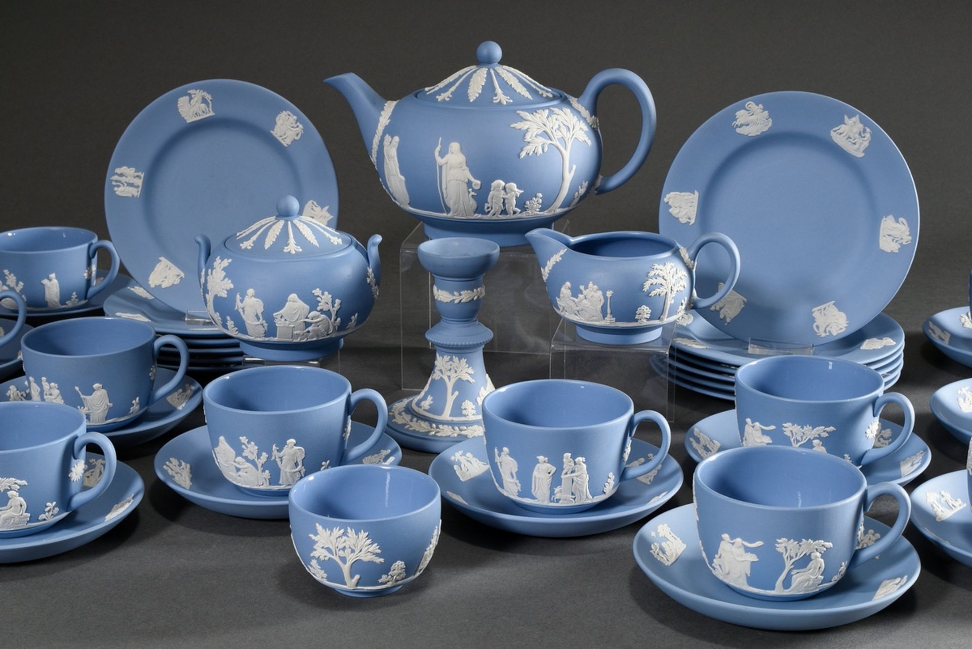 29 Teile Wedgwood Jasperware Teeservice mit klassischen Bisquitporzellan Reliefs auf hellblauem Fon - Bild 3 aus 9