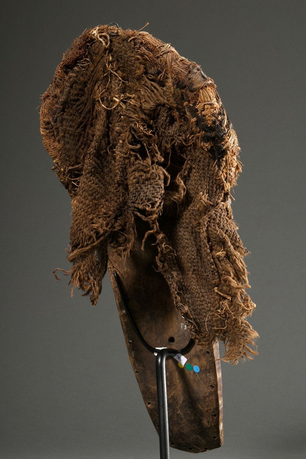 Kiwoyo Maske der Pende, Zentral Afrika/ Kongo (DRC), frühes 20.Jh., Holz mit Pigmentspuren und Pfla - Bild 9 aus 19