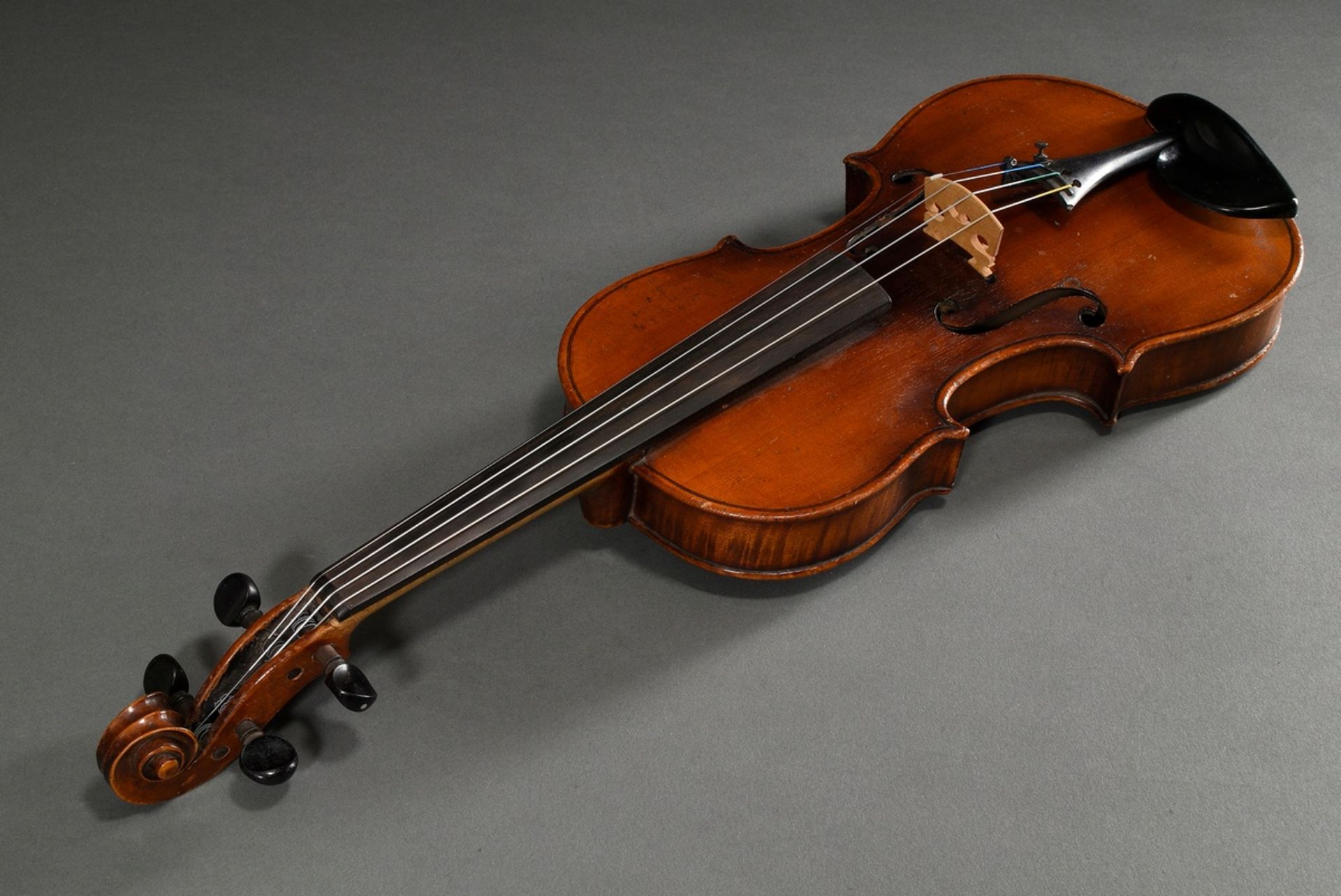 Deutsche Geige, wohl Sachsen um 1900, ohne Zettel, geteilter und geflammter Boden, spielbar, L. 59, - Bild 7 aus 13