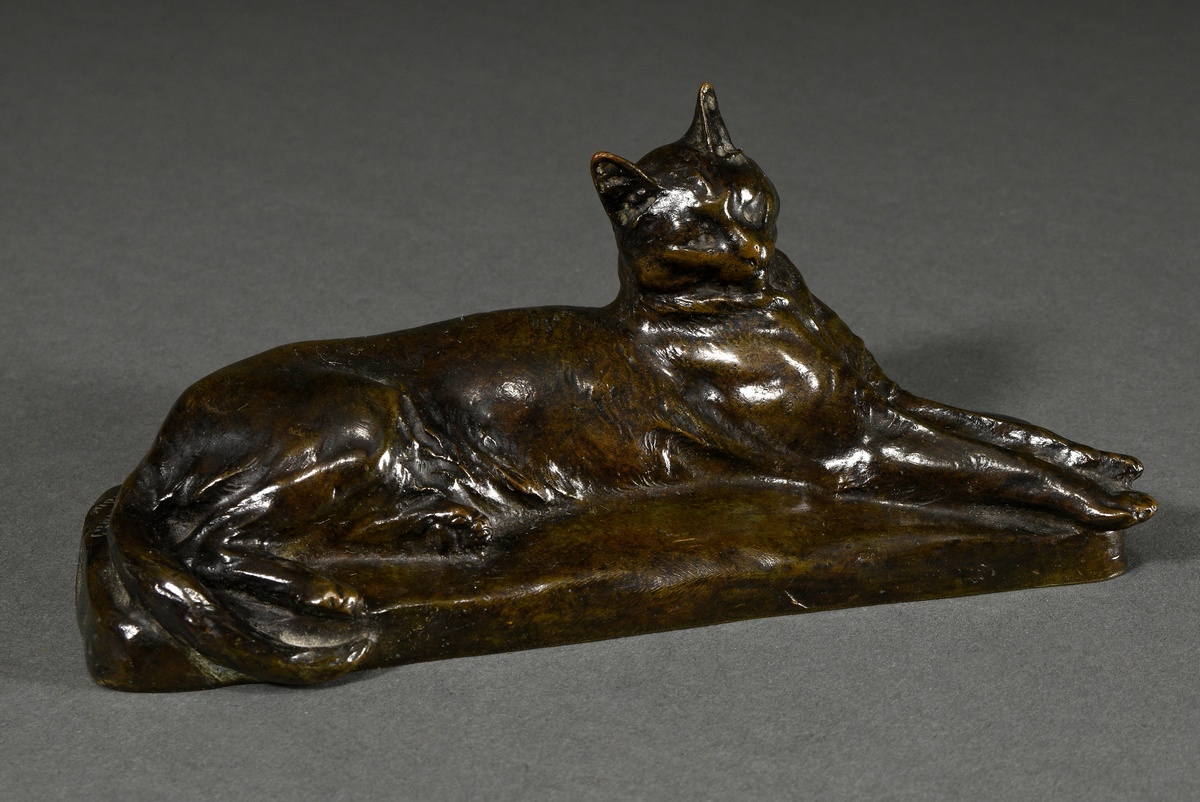 Riché, Louis (1877-1949) "Reclining Cat", patinated bronze, sign. on the plinth, foundry mark "Suss