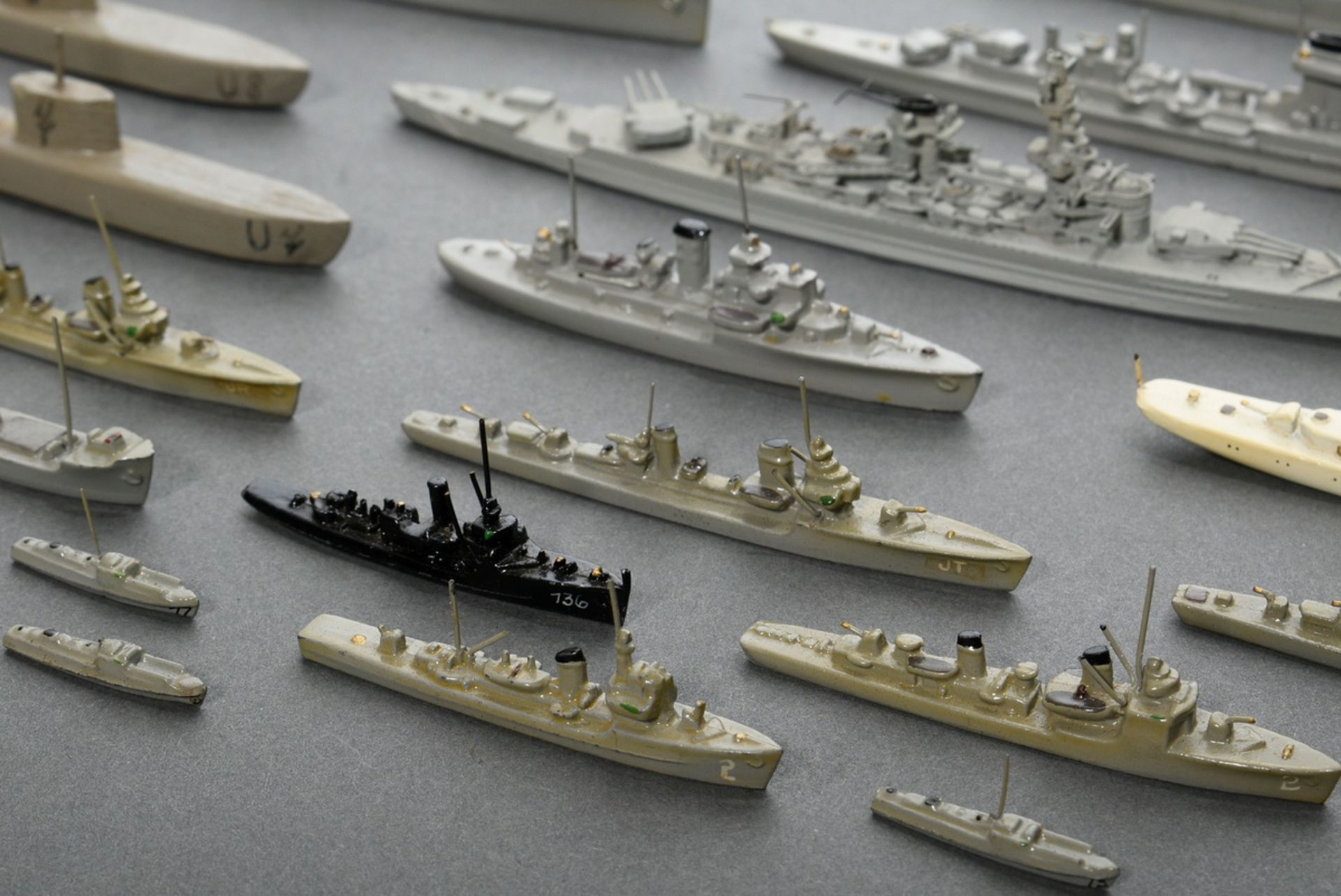 66 Wiking-Schiffsmodelle, z.T. in Originalschachtel, bestehend aus: 15 Modellboote (3x "Gneisenau S - Bild 9 aus 19