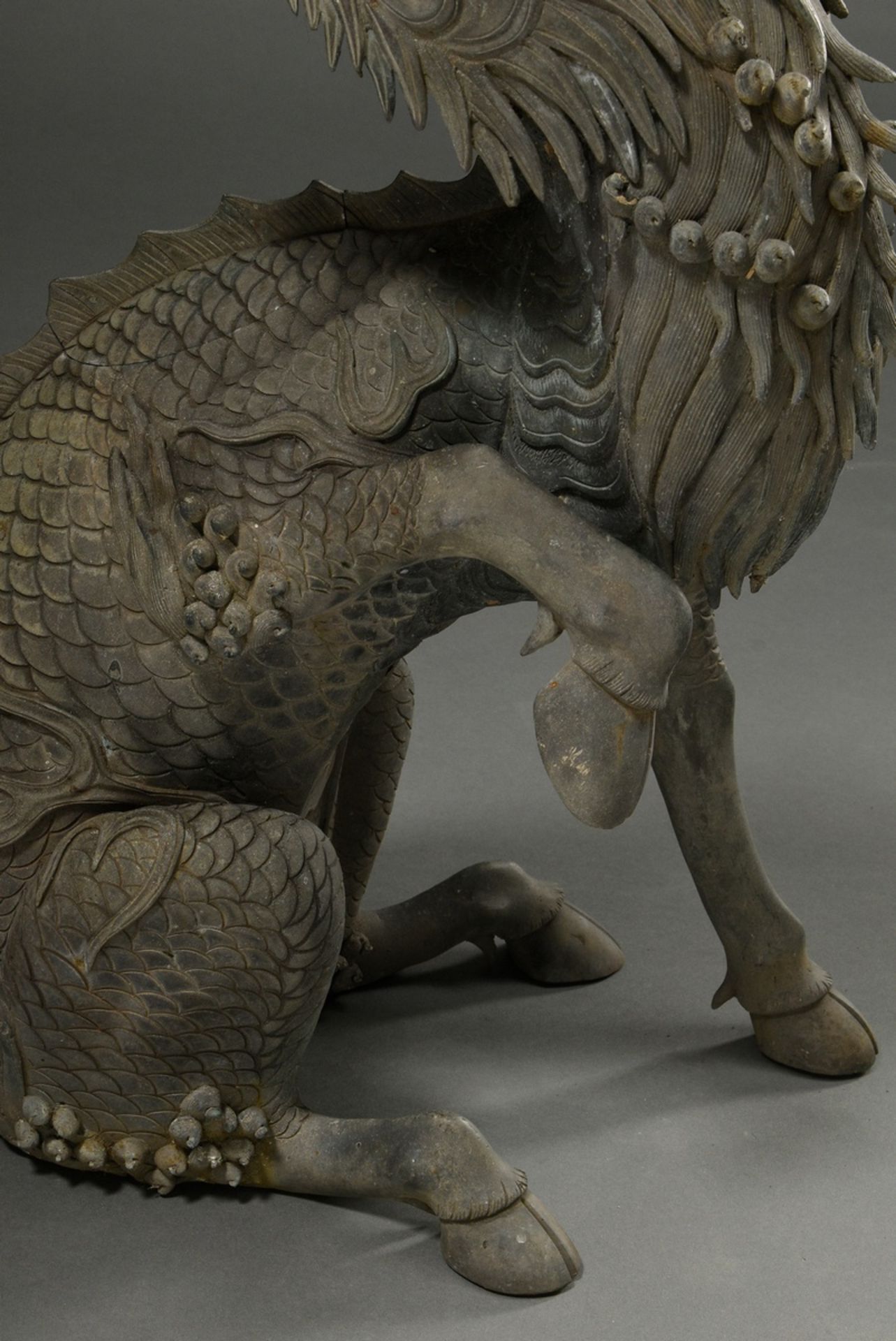 Große Skulptur "Sitzender Qilin" mit abnehmbarem Deckel auf dem Rücken und einsteckbarem Schwanz, C - Bild 7 aus 8