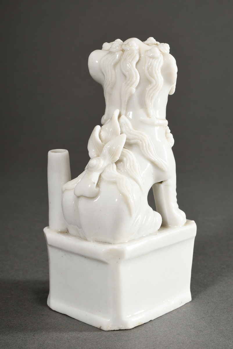 Blanc de Chine figure "Sitting Foo Lion" as incense stick holder, Dehua mid-17th century, 13x7x5.5c - Image 3 of 7