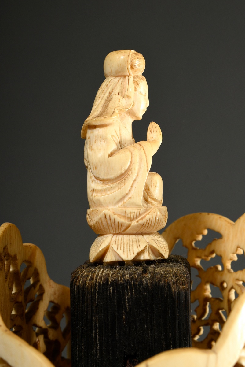 Large ivory carving ‘Head of Guanyin’ with openwork crown and depiction of Buddha with two adorants - Image 7 of 11