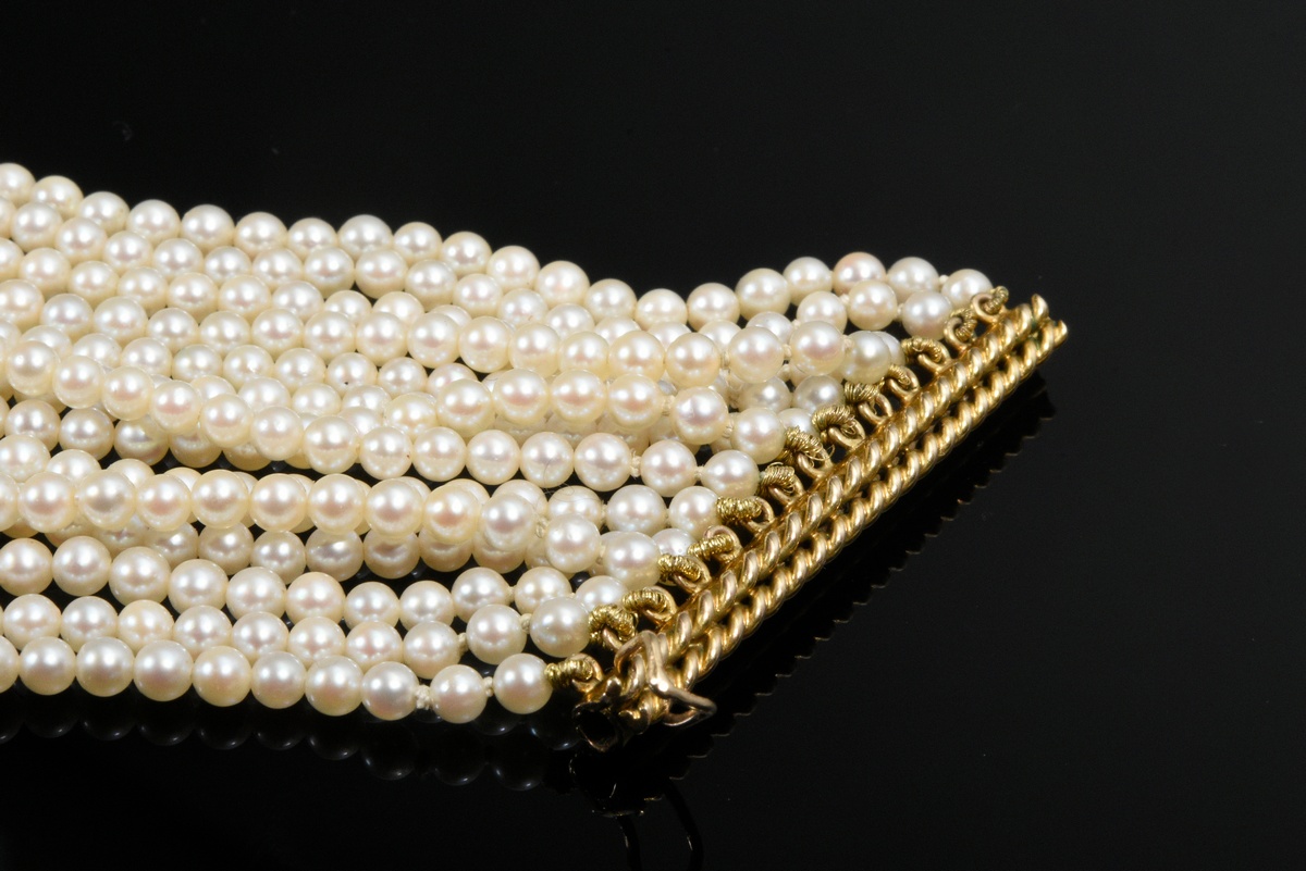 Elegant Collier de Chien of 14 Akoya cultured pearl strands (Ø 3-3.5mm) with yellow gold 585 clasp  - Image 4 of 4