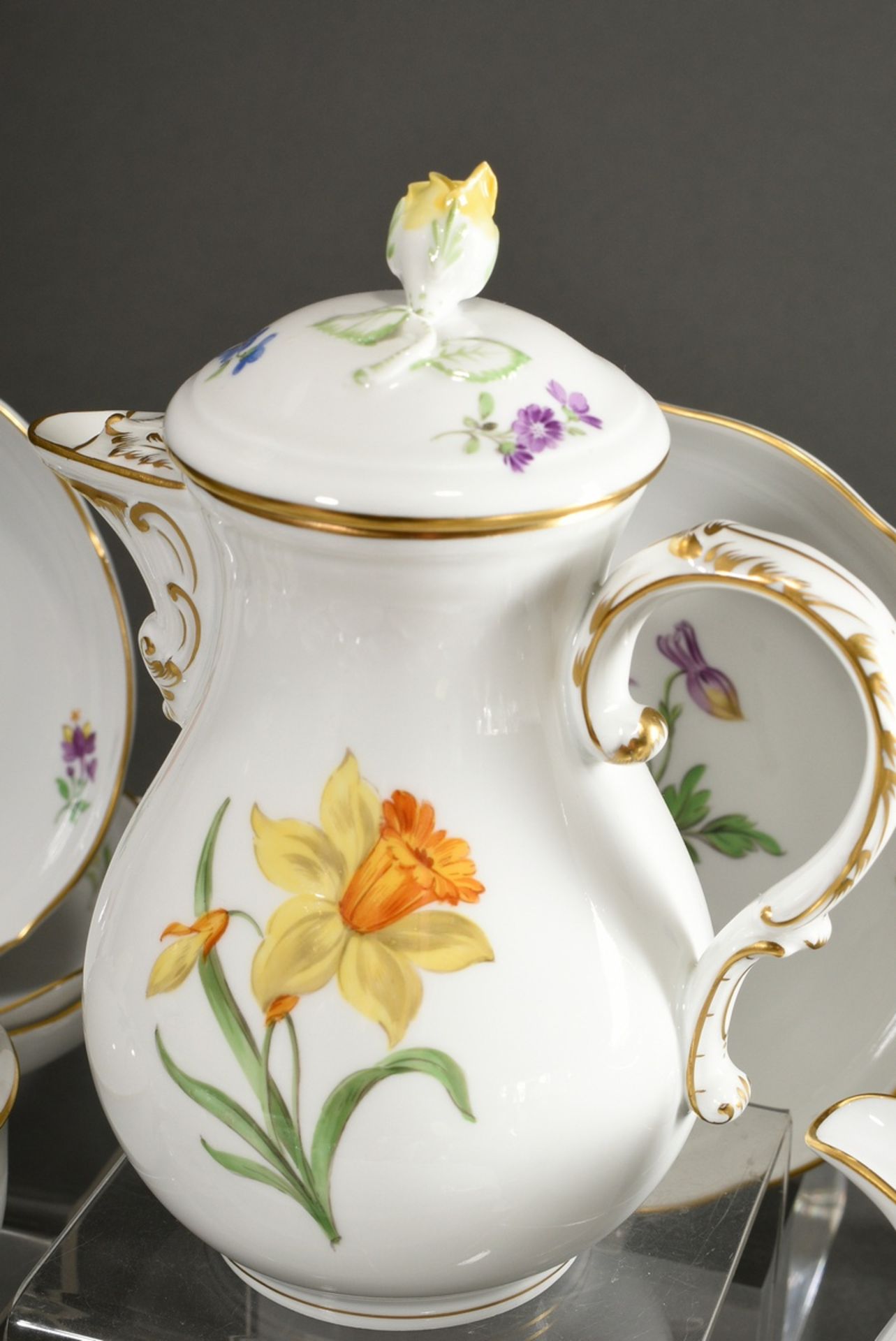 34 Pieces Meissen mocha service "Deutsche Blume", after 1950, consisting of: 1 mocha pot (h. 17cm,  - Image 6 of 9