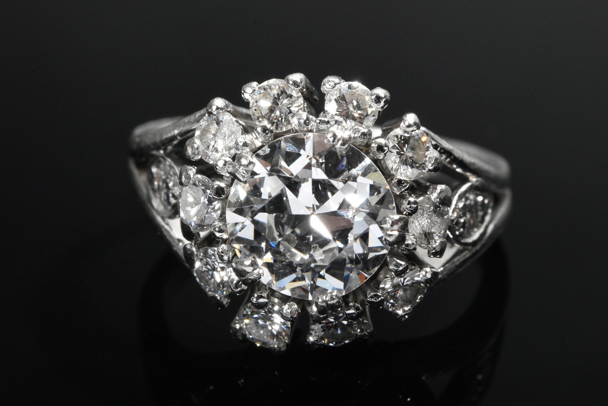 White gold 750 entourage ring with diamond solitaire (approx. 1.50ct, P1/W-TCR) in diamond bezel (t - Image 3 of 4