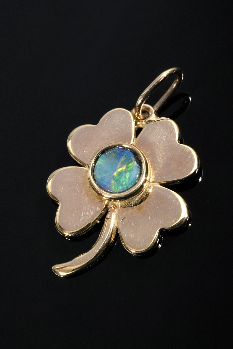 Rose gold 585 pendant "Cloverleaf" with round opal triplet, 5.3g, l. 3cm