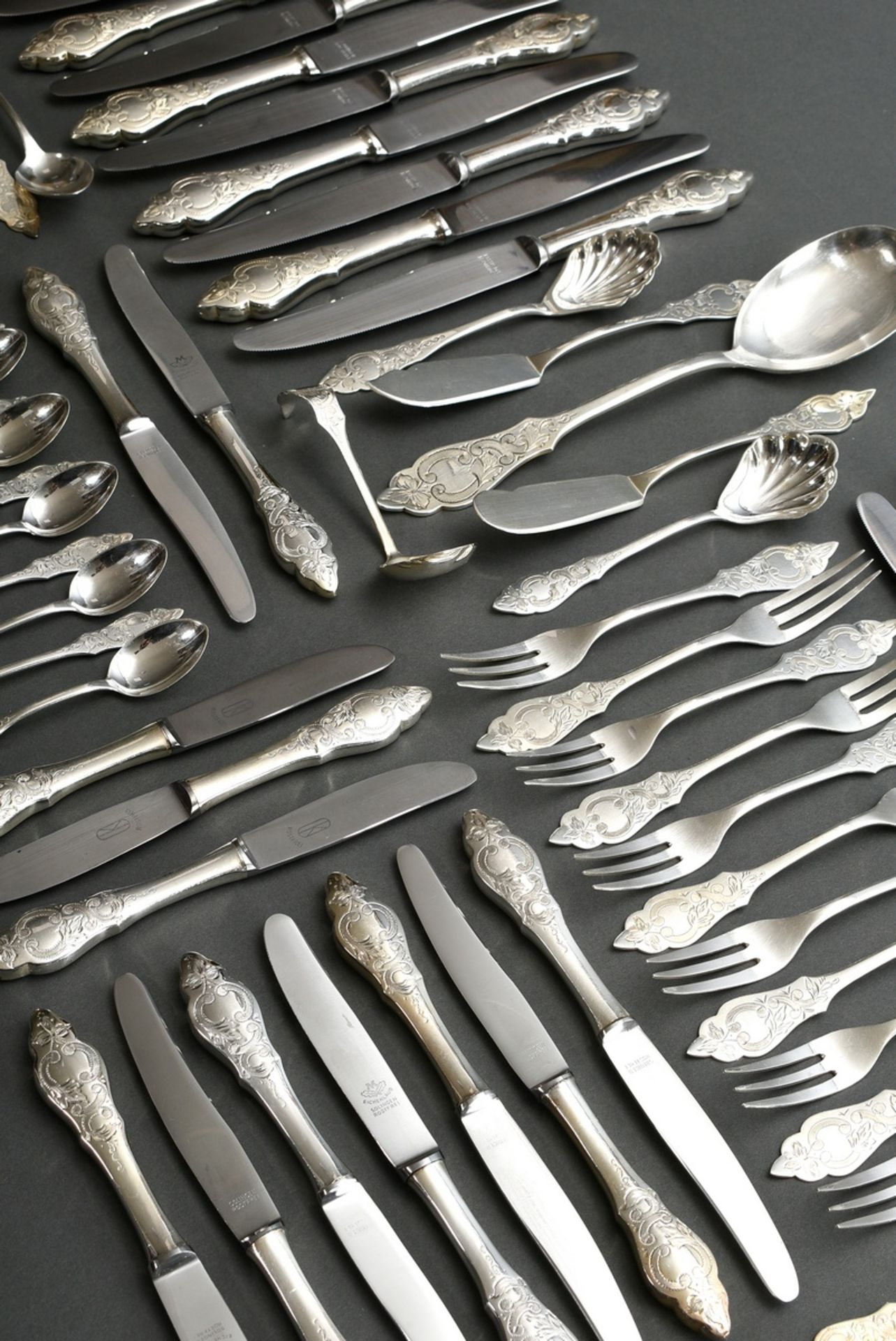 118 pieces Robbe & Berking cutlery ‘Ostfriesenmuster’, silver 800, 2182g (without knives), consisti - Image 12 of 12