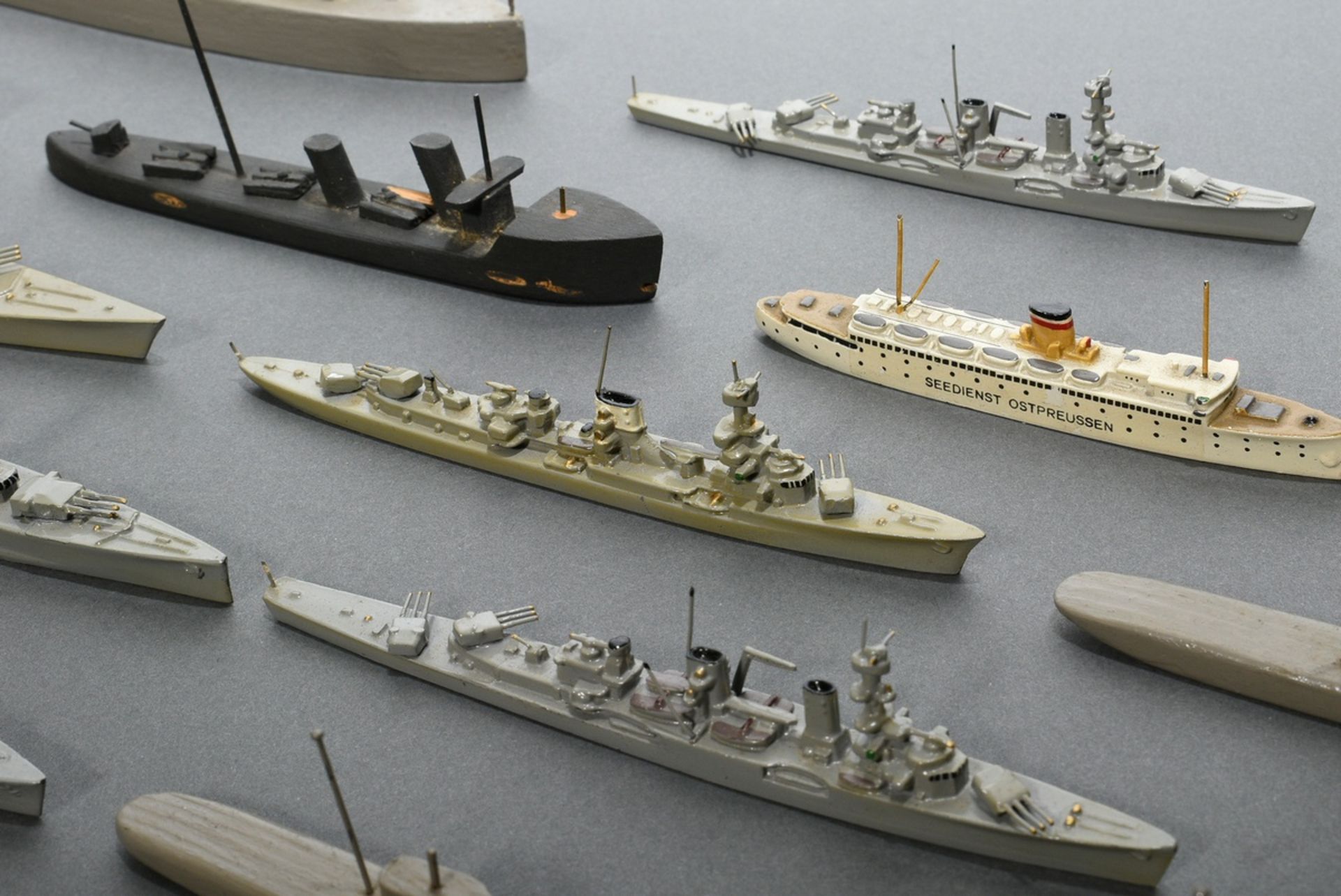 66 Wiking-Schiffsmodelle, z.T. in Originalschachtel, bestehend aus: 15 Modellboote (3x "Gneisenau S - Bild 14 aus 19