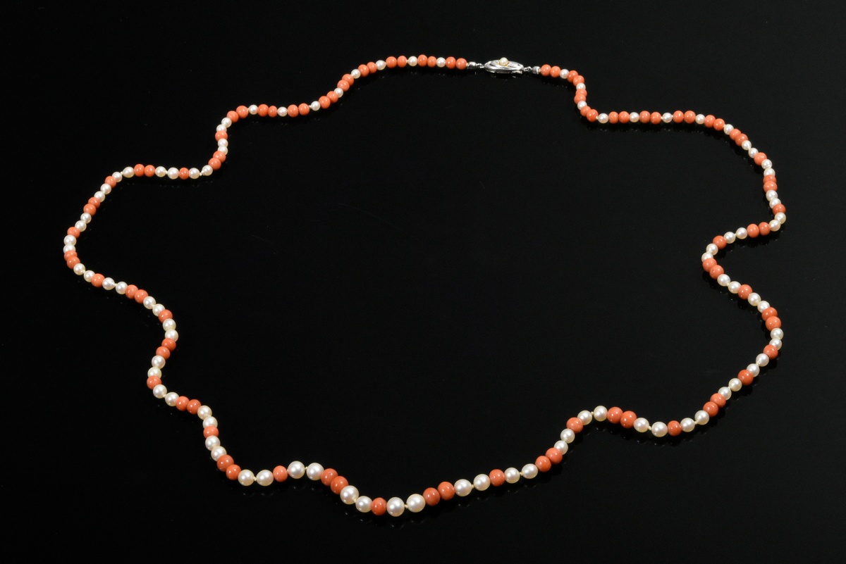 Long, continuous coral and cultured pearl necklace (Ø 4.3-6/3.7-6.2mm) with small yellow and white 