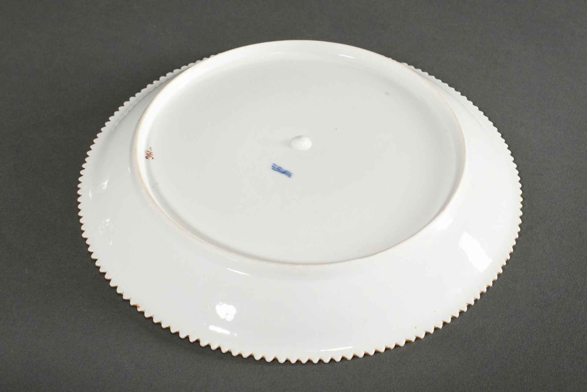 Royal Copenhagen plate with "beech leaves" in mirror, gold staffage and serrated rim, 19th c., Ø 24 - Image 3 of 4