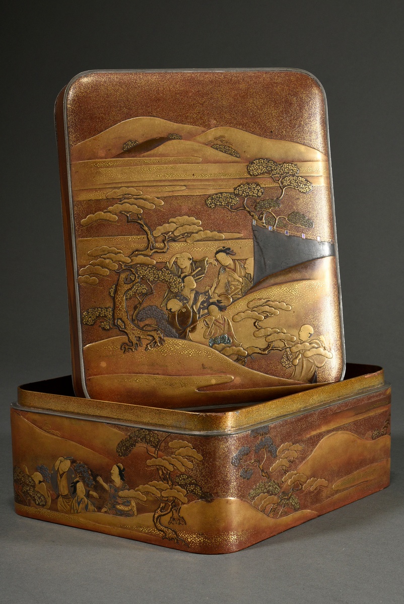 Magnificent Kobako lacquer lidded box for incense burners "Noble society in a mountainous landscape