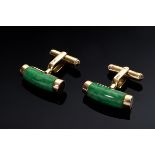 Pair of yellow gold 585 cufflinks with green jade toggle, 9.2g, bar length 2.2cm