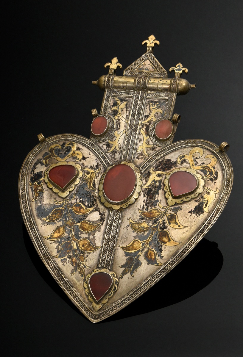 Large Tekke Turkmen back pendant "Asyk", heart-shaped with leaf tendrils and loop wire borders as w