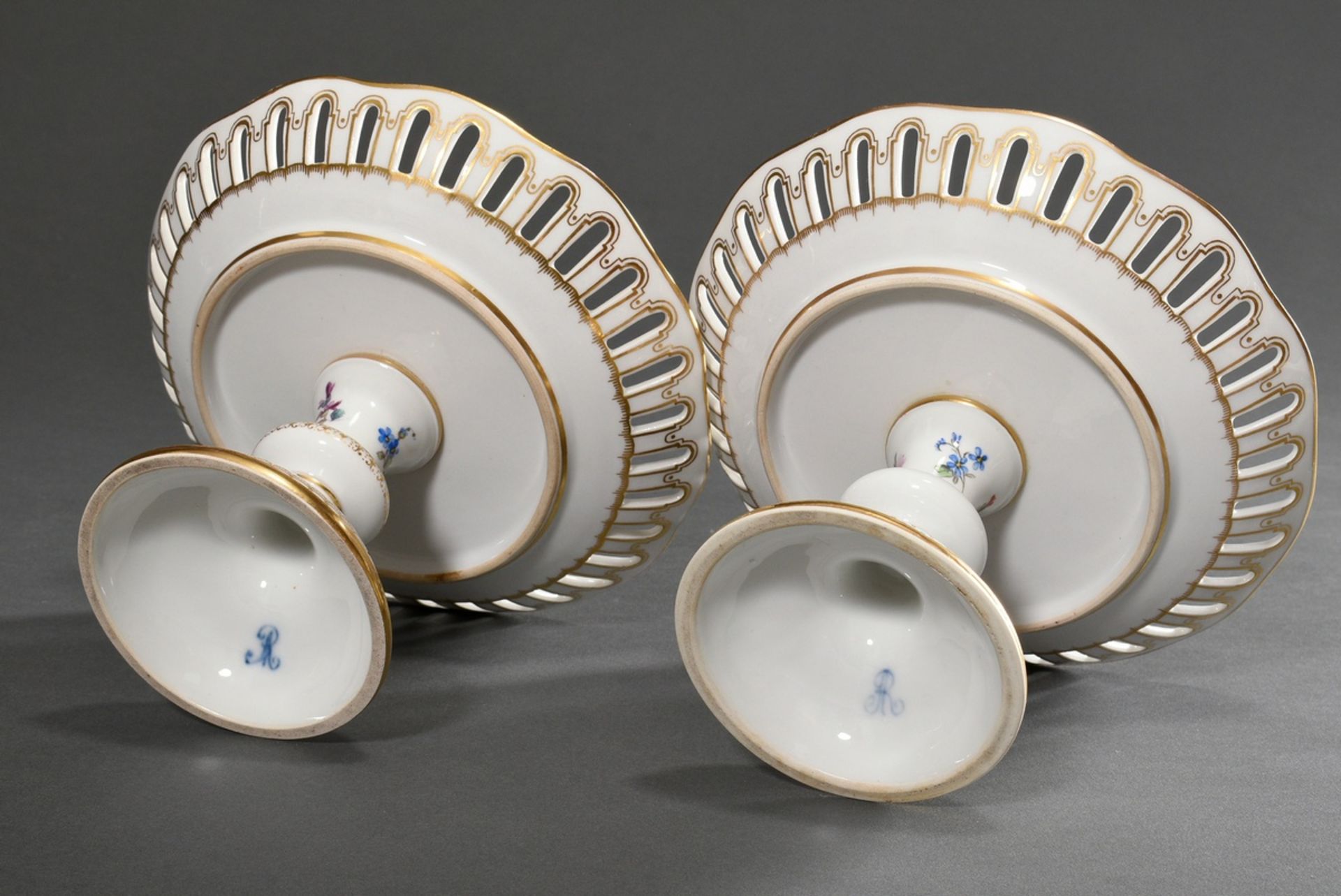 3 Pieces Dresden porcelain tops and bowl with openwork rim and fine flower painting, AR mark, 19th  - Image 6 of 6