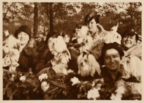 Schorer, Joseph (1894-1946) "Hunderassenschau", Fotografie, auf Karton montiert, u. bez., verso ges