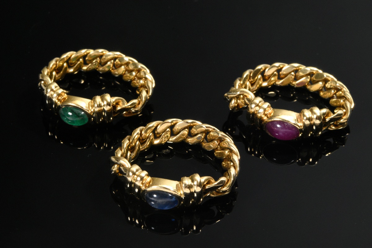 3 Various flexible yellow gold 750 link chain rings, each with a sapphire, ruby and emerald cabocho - Image 2 of 2