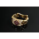 Yellow gold 750 chain ring with 9 ruby carrés and diamonds (total approx. 0.20ct/VSI/W), 5.81g, siz